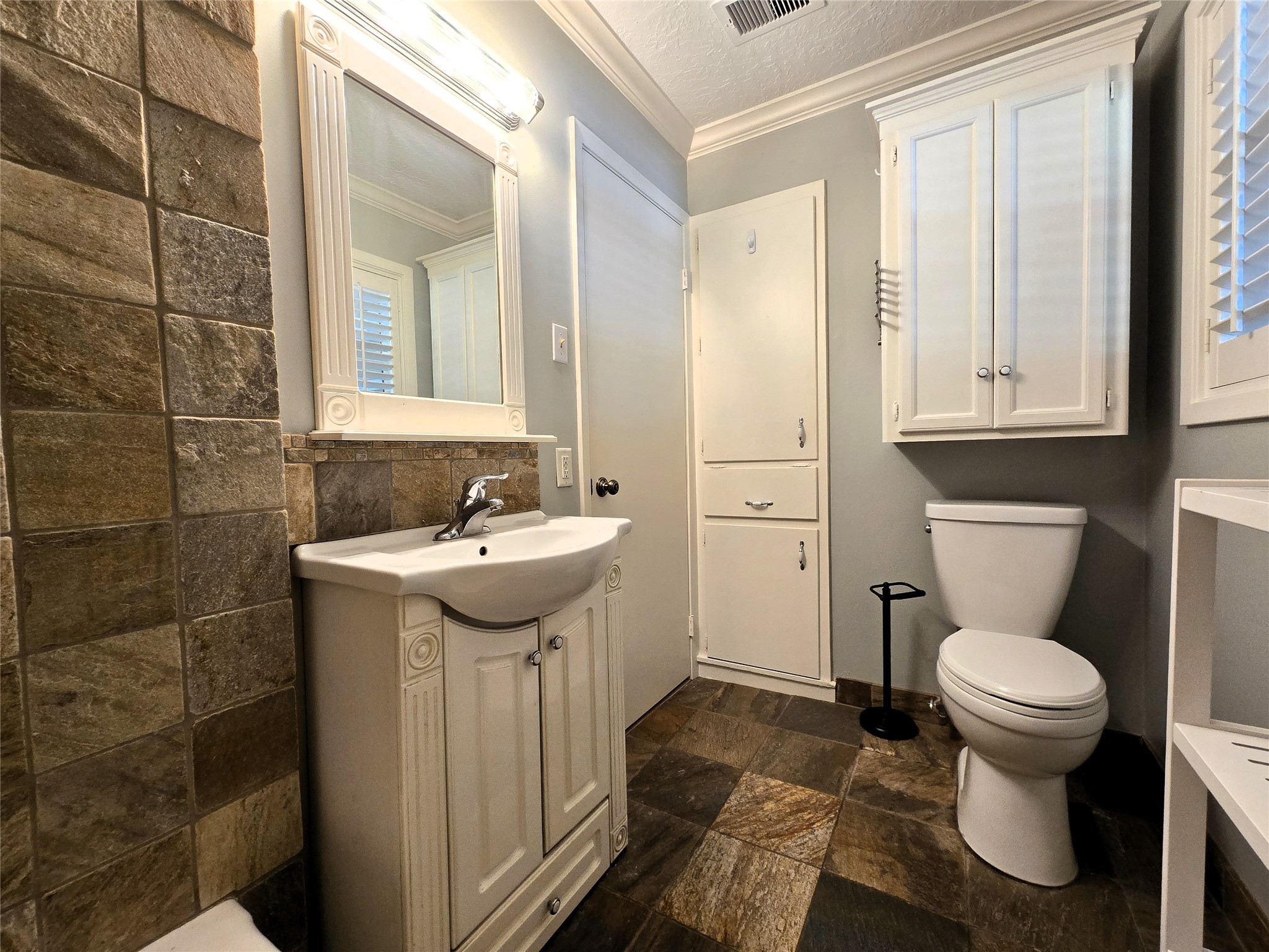2527 Willowby Drive Property Photo 11