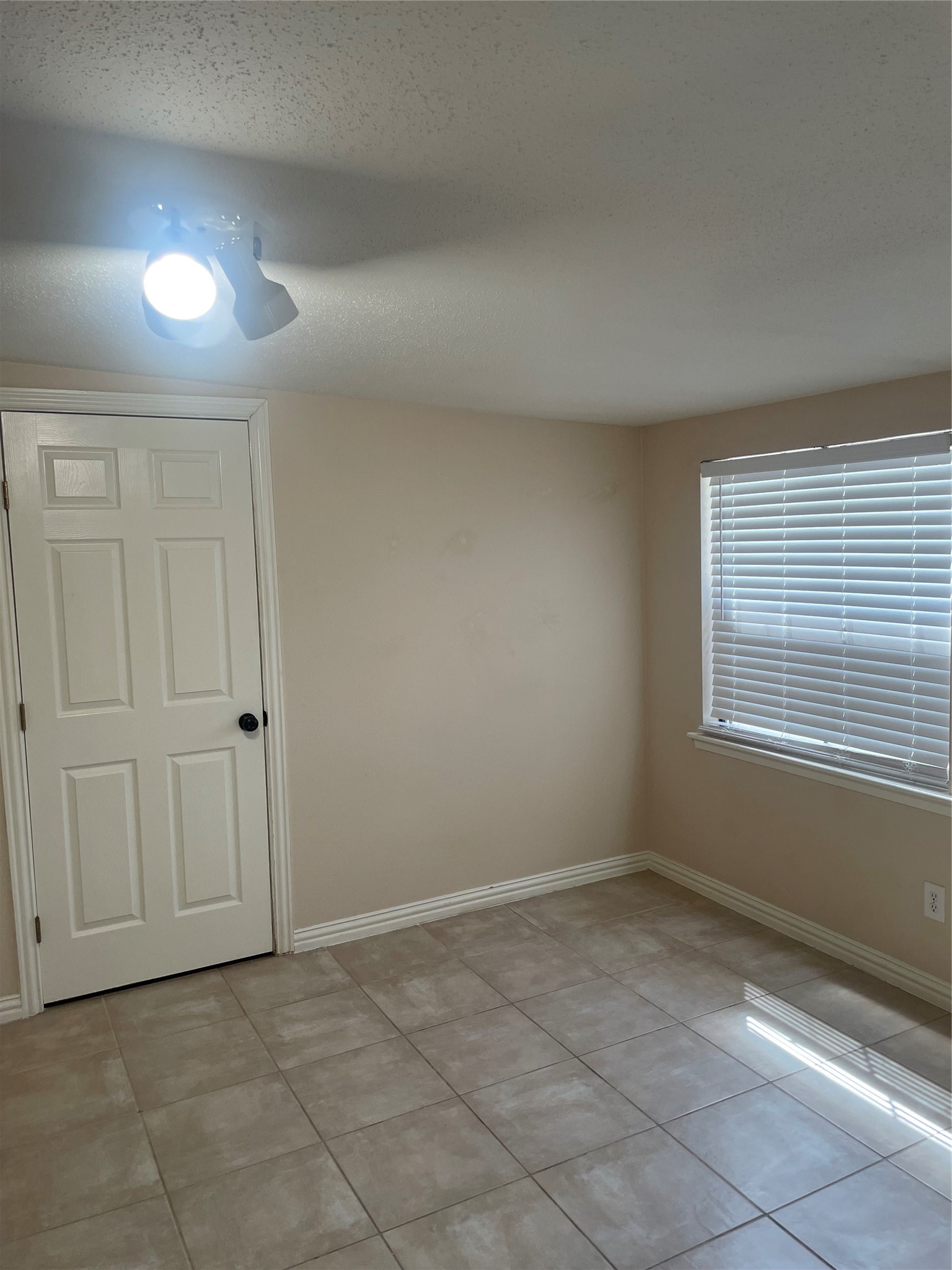 17401 Red Oak Drive 103 Property Photo 7