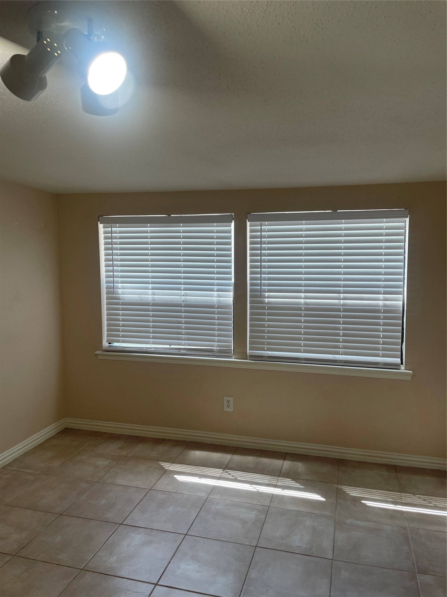 17401 Red Oak Drive 103 Property Photo 8