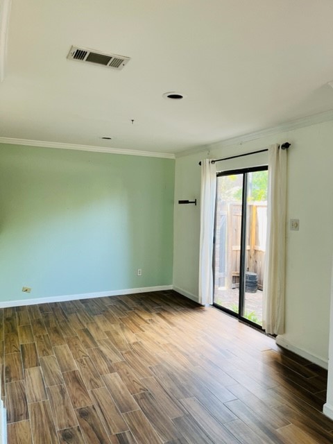 315 E 10th Street B Property Photo 4