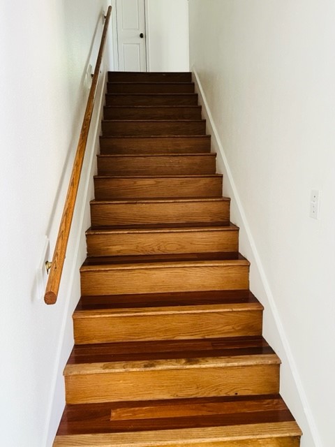 315 E 10th Street B Property Photo 8