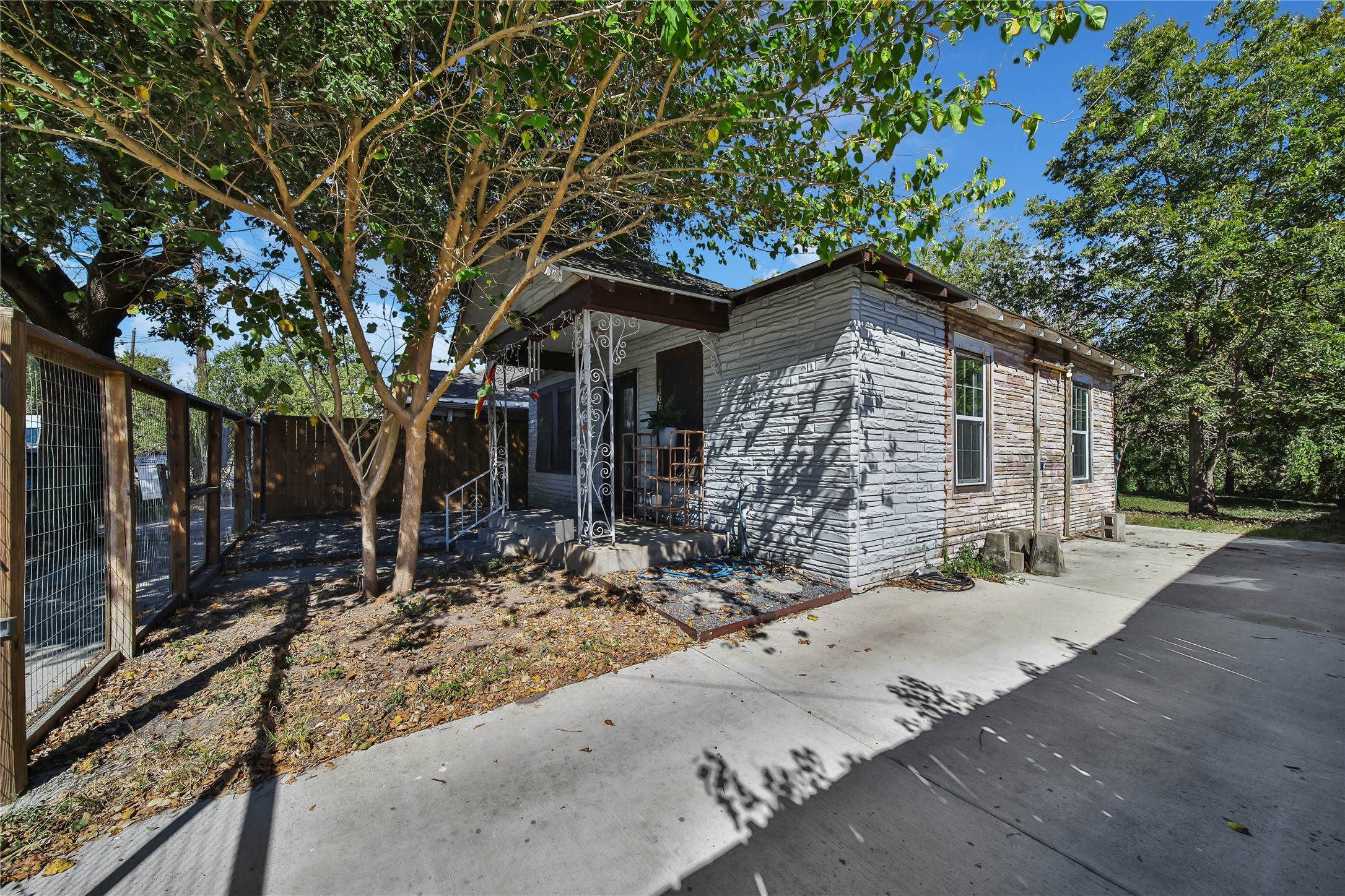 1120 Capron Street Property Photo 4