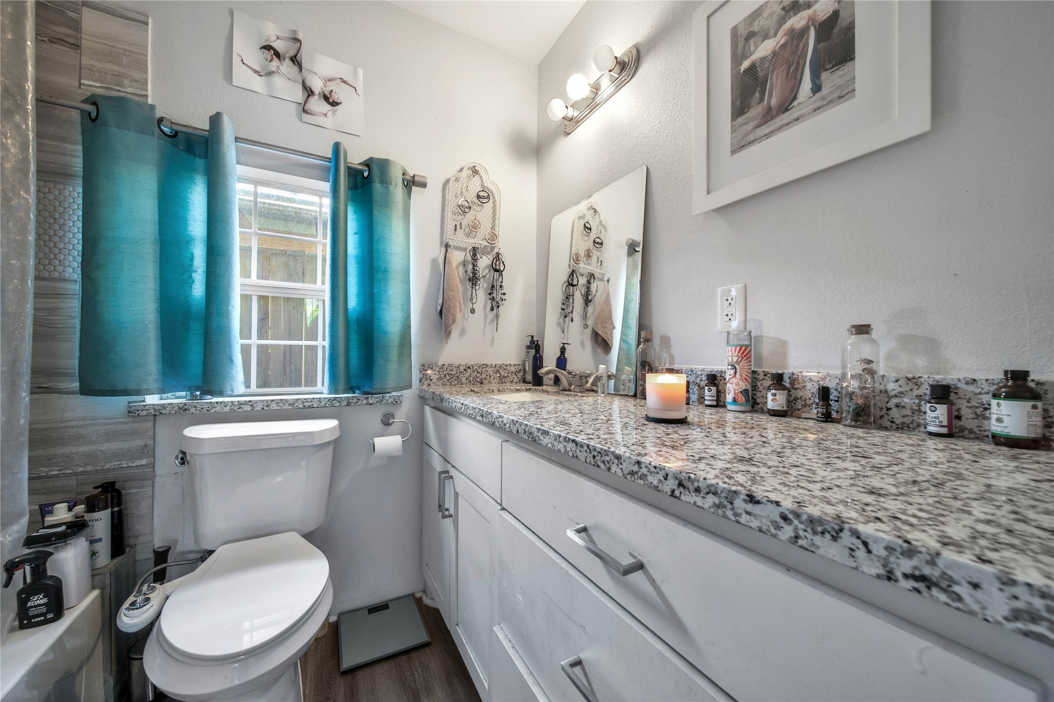 1120 Capron Street Property Photo 8