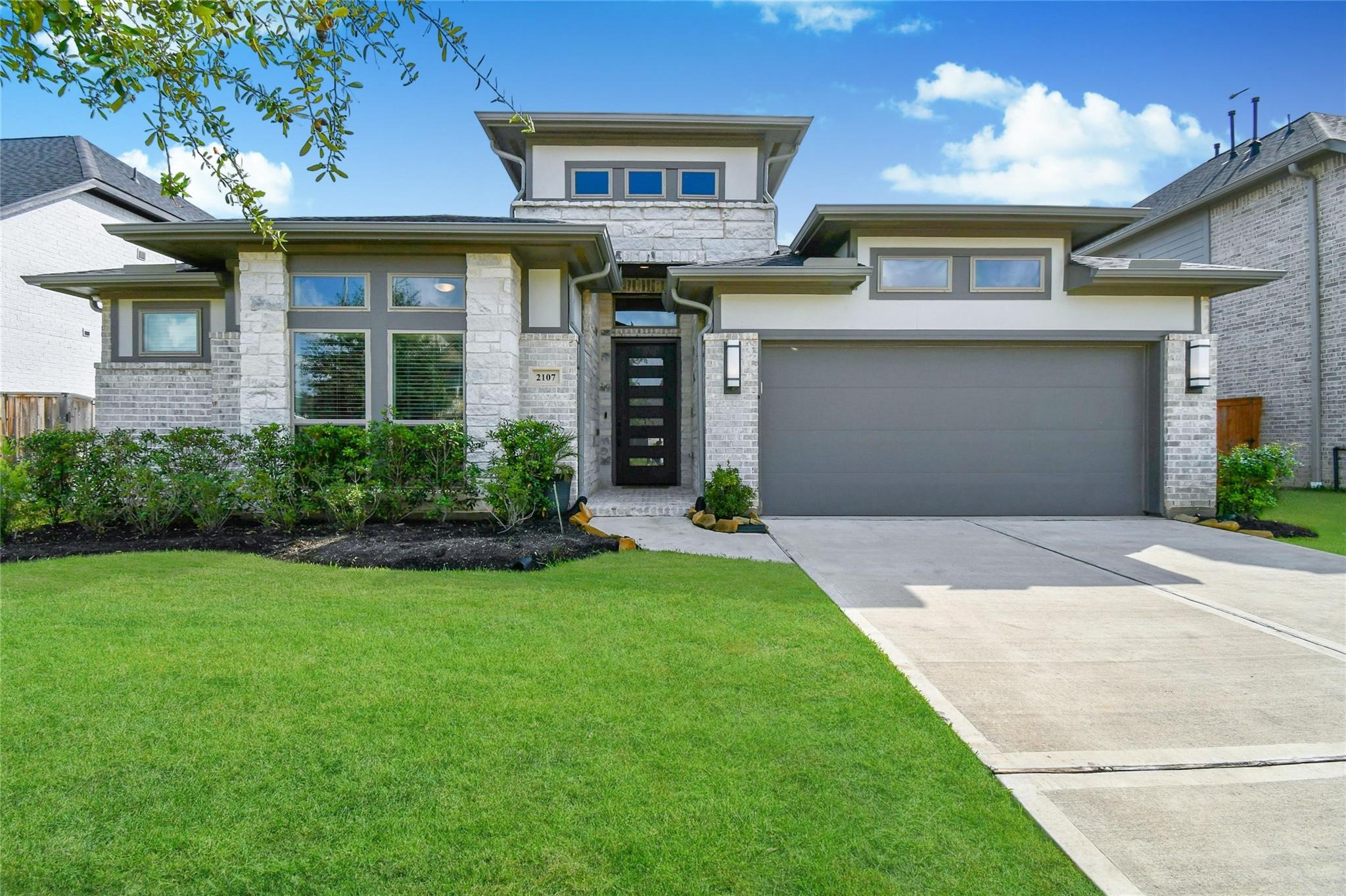 2107 Scarlet Thistle Court Property Photo 1
