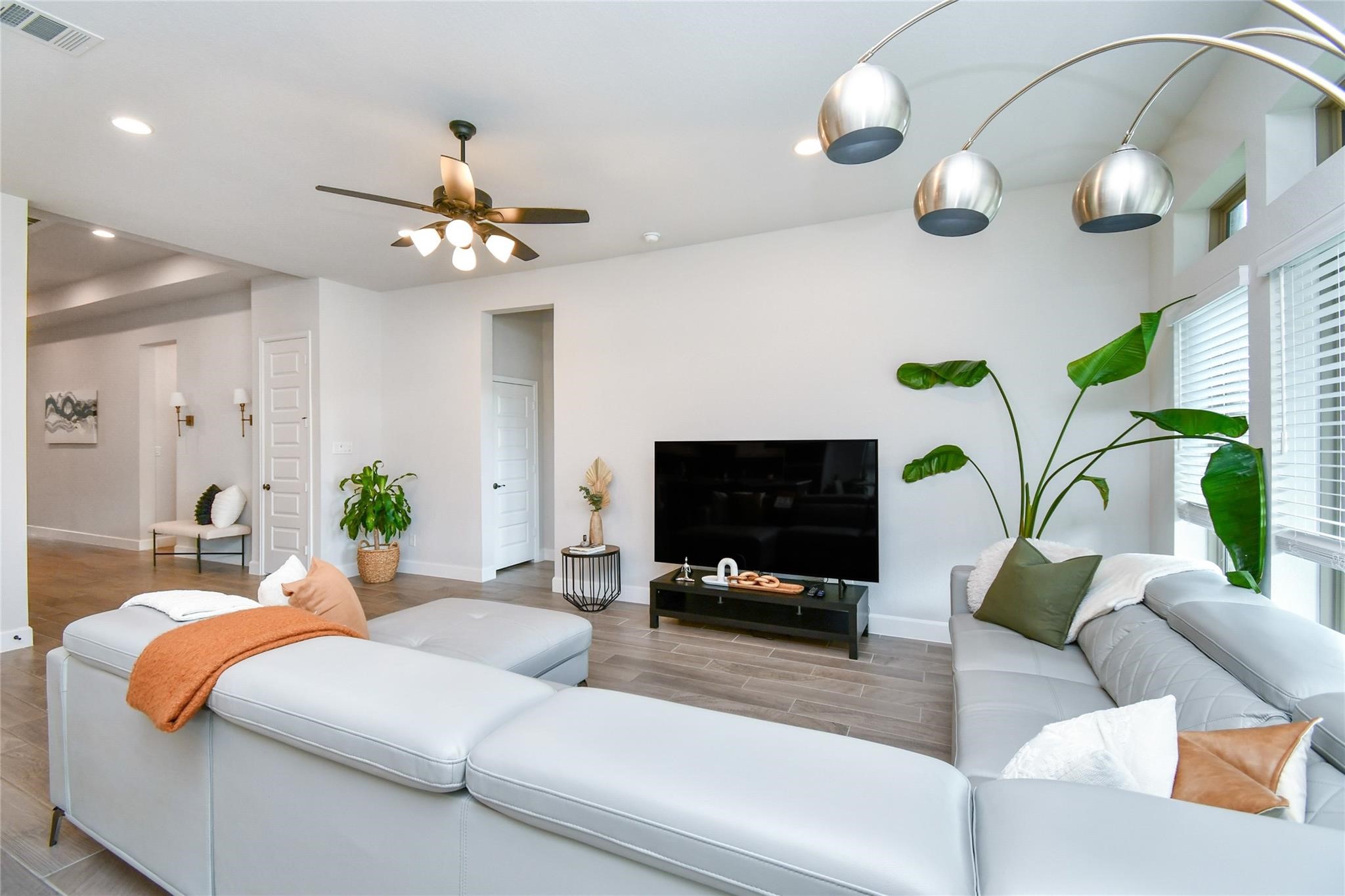 2107 Scarlet Thistle Court Property Photo 6