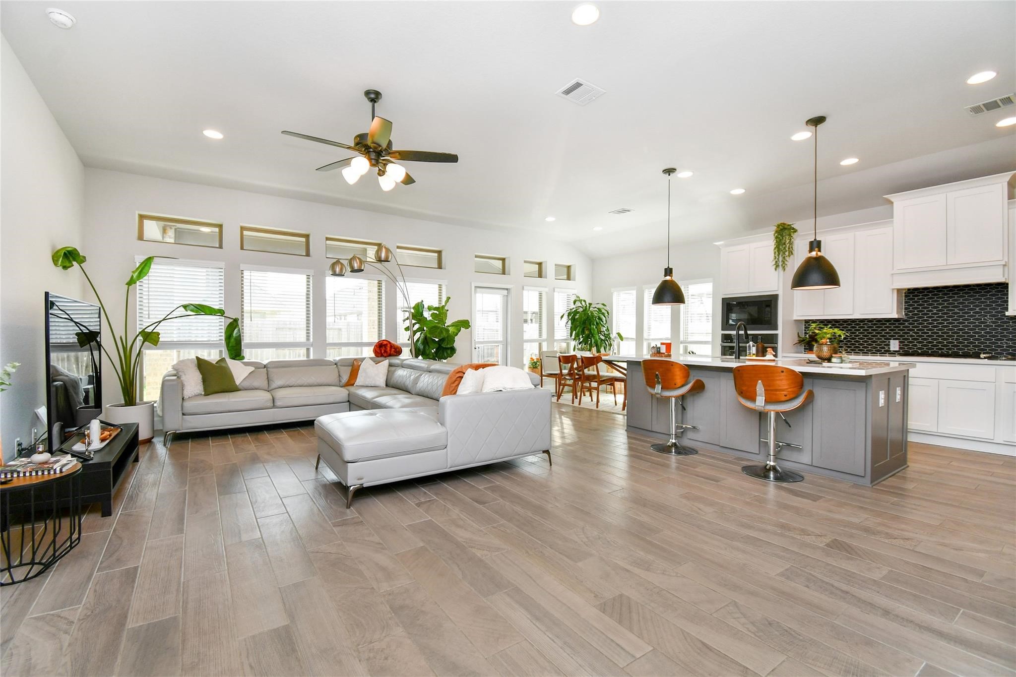 2107 Scarlet Thistle Court Property Photo 7