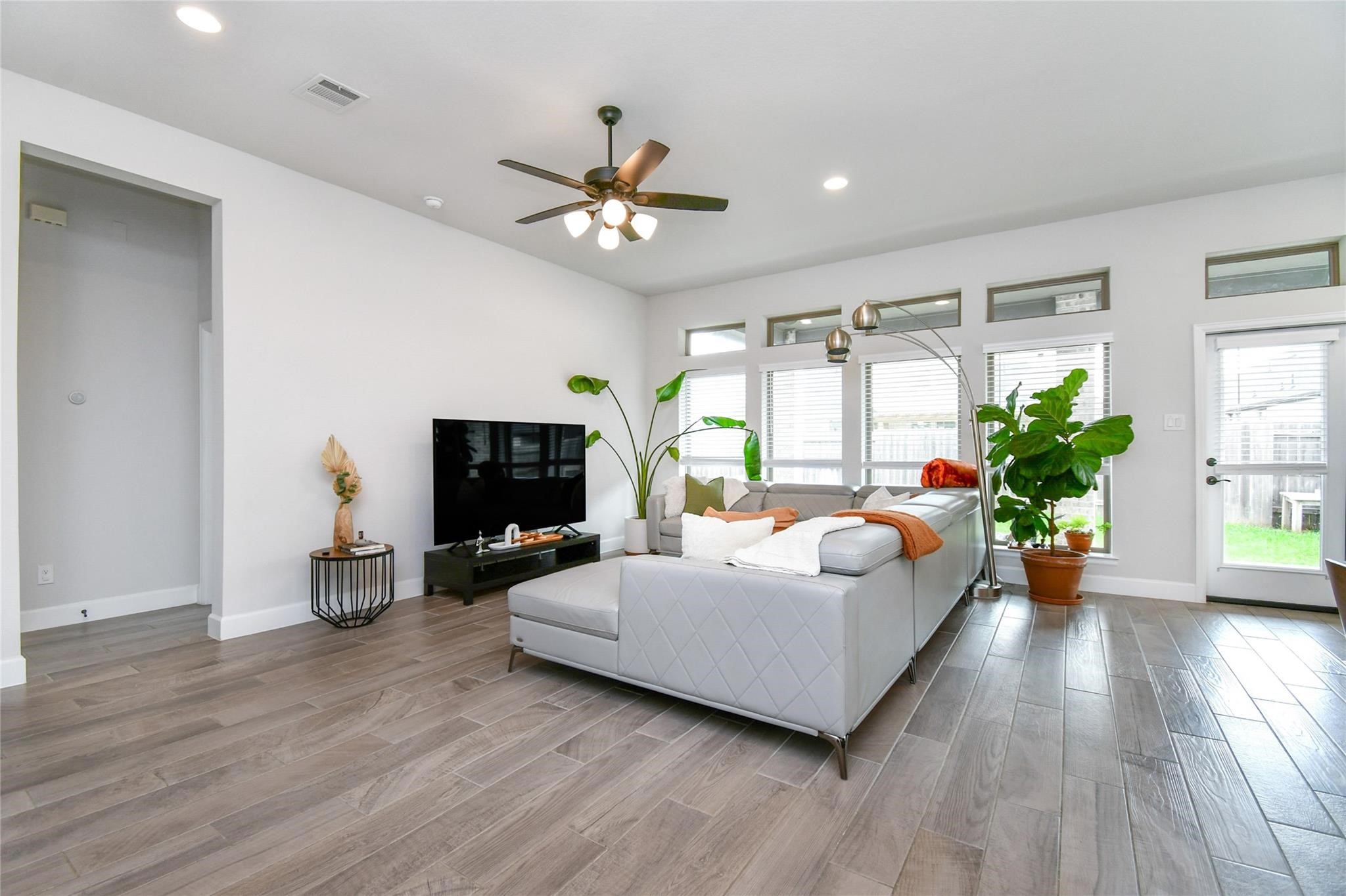2107 Scarlet Thistle Court Property Photo 8