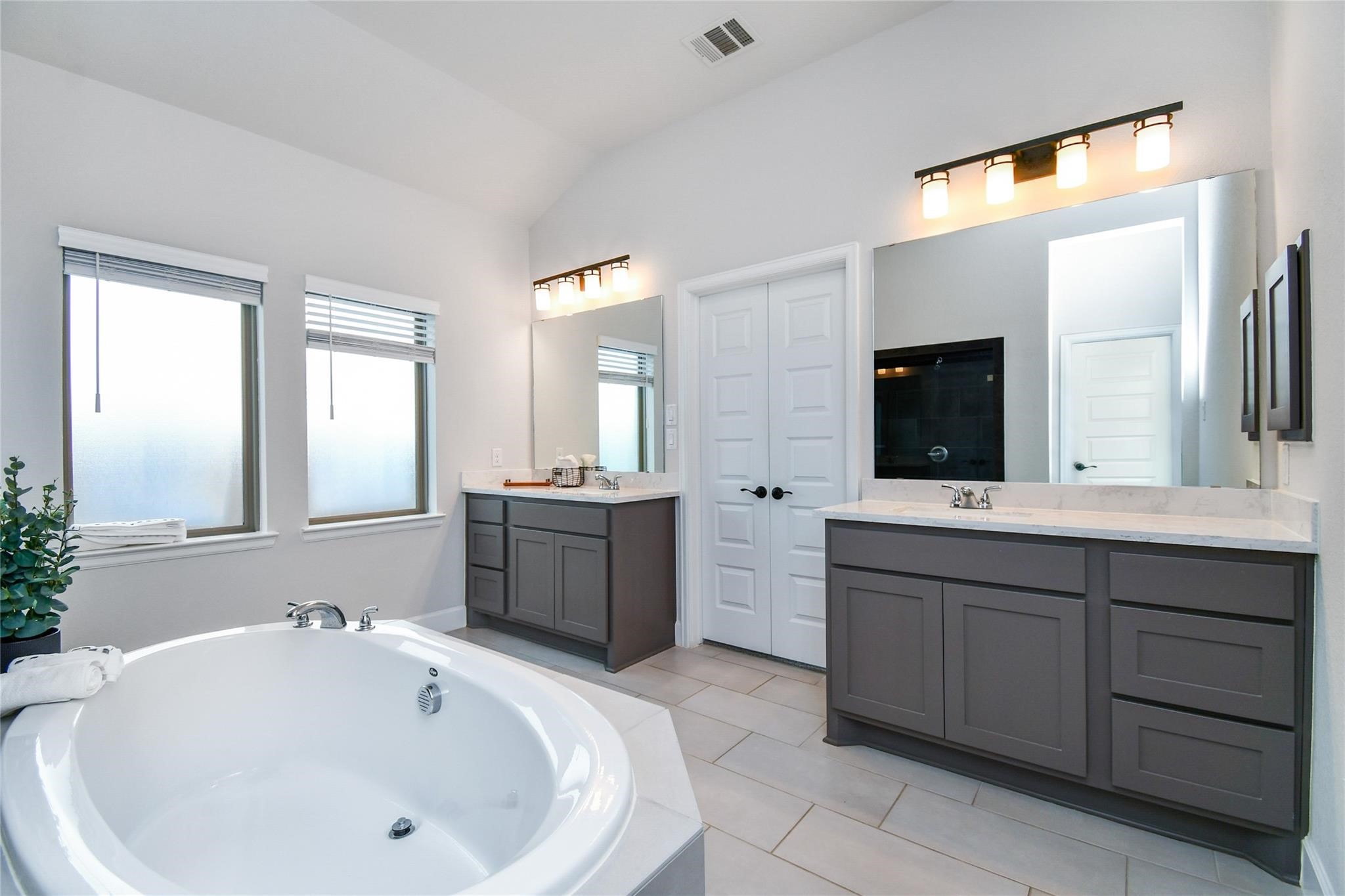2107 Scarlet Thistle Court Property Photo 11