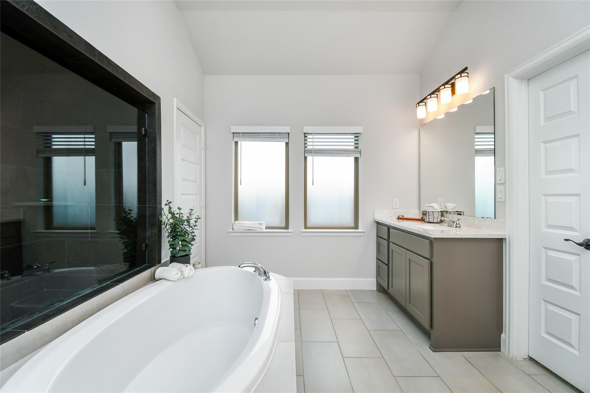 2107 Scarlet Thistle Court Property Photo 12