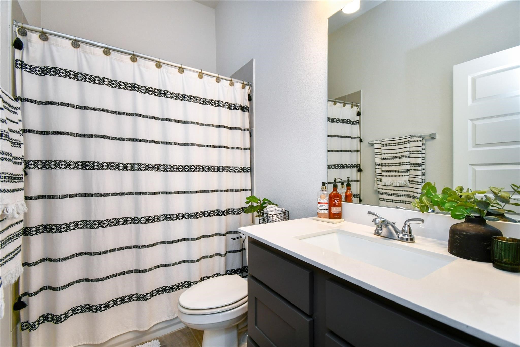 2107 Scarlet Thistle Court Property Photo 14