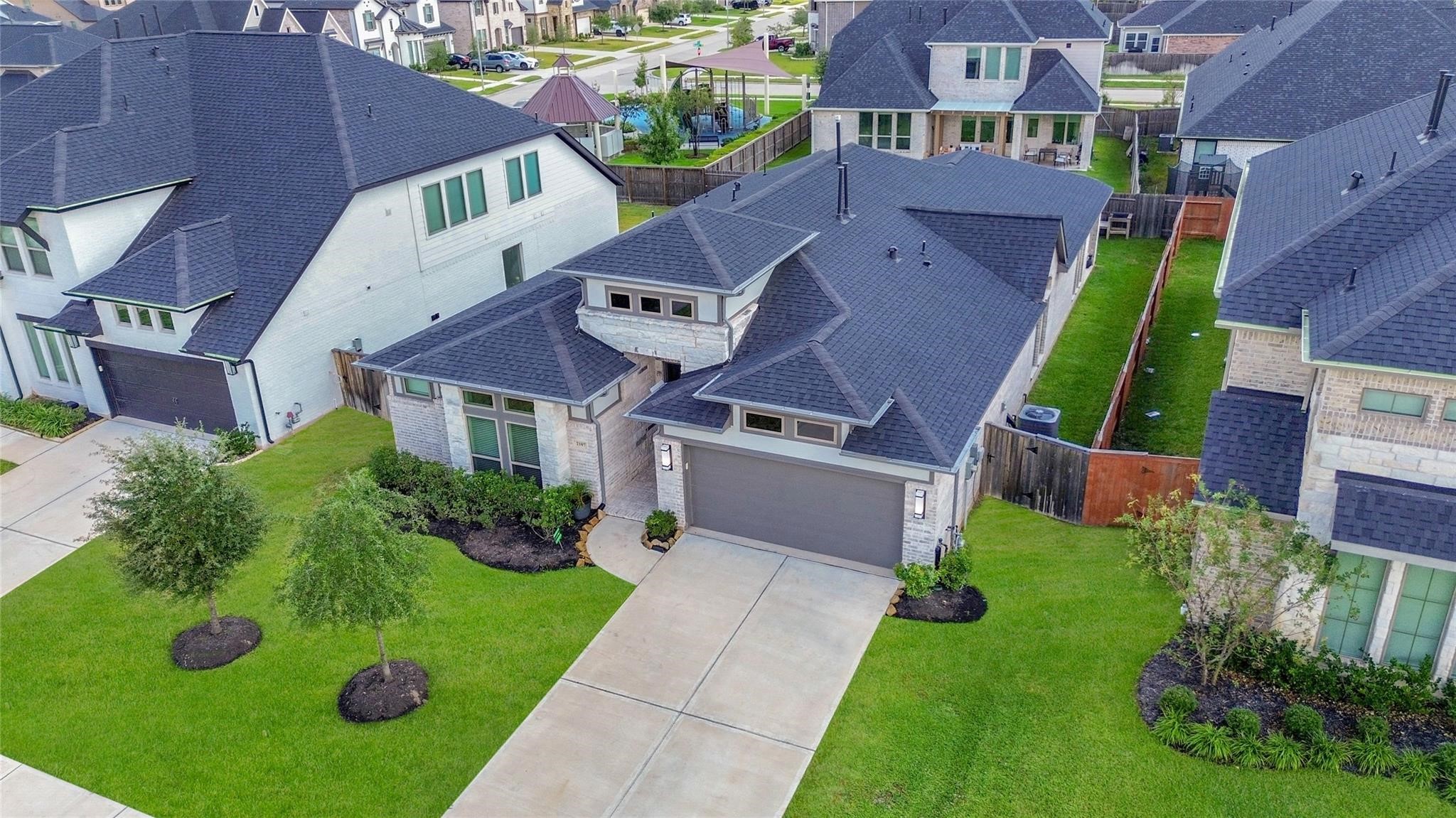2107 Scarlet Thistle Court Property Photo 24