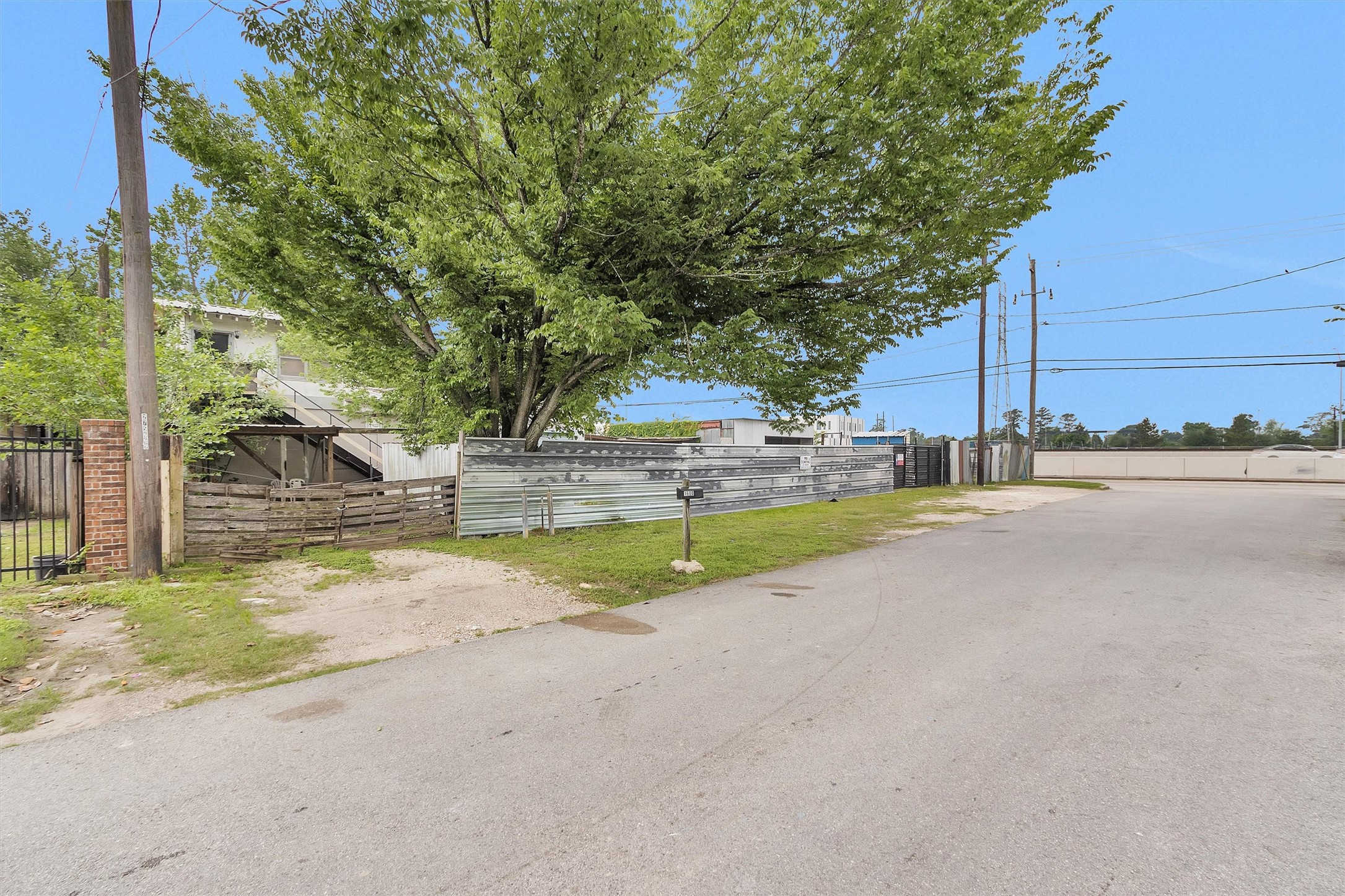 9650 E Hardy Road Property Photo 3