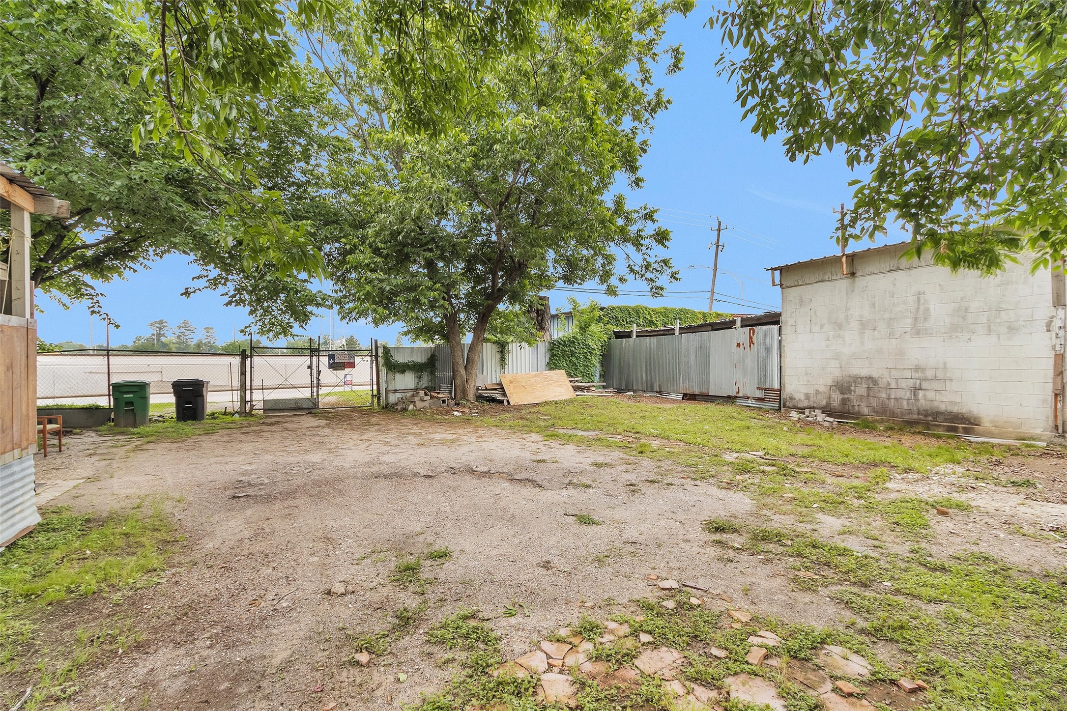 9650 E Hardy Road Property Photo 4