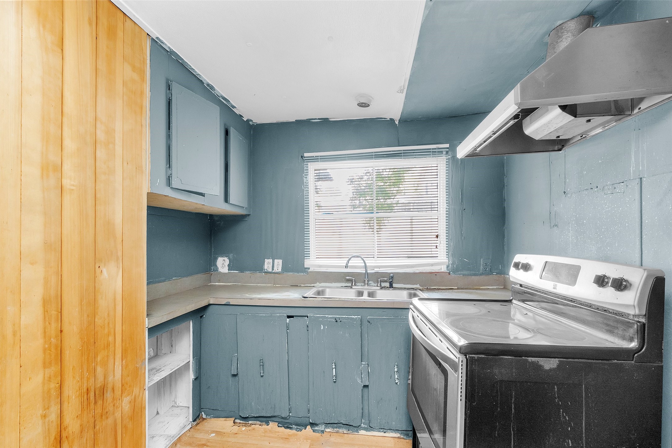 9650 E Hardy Road Property Photo 7