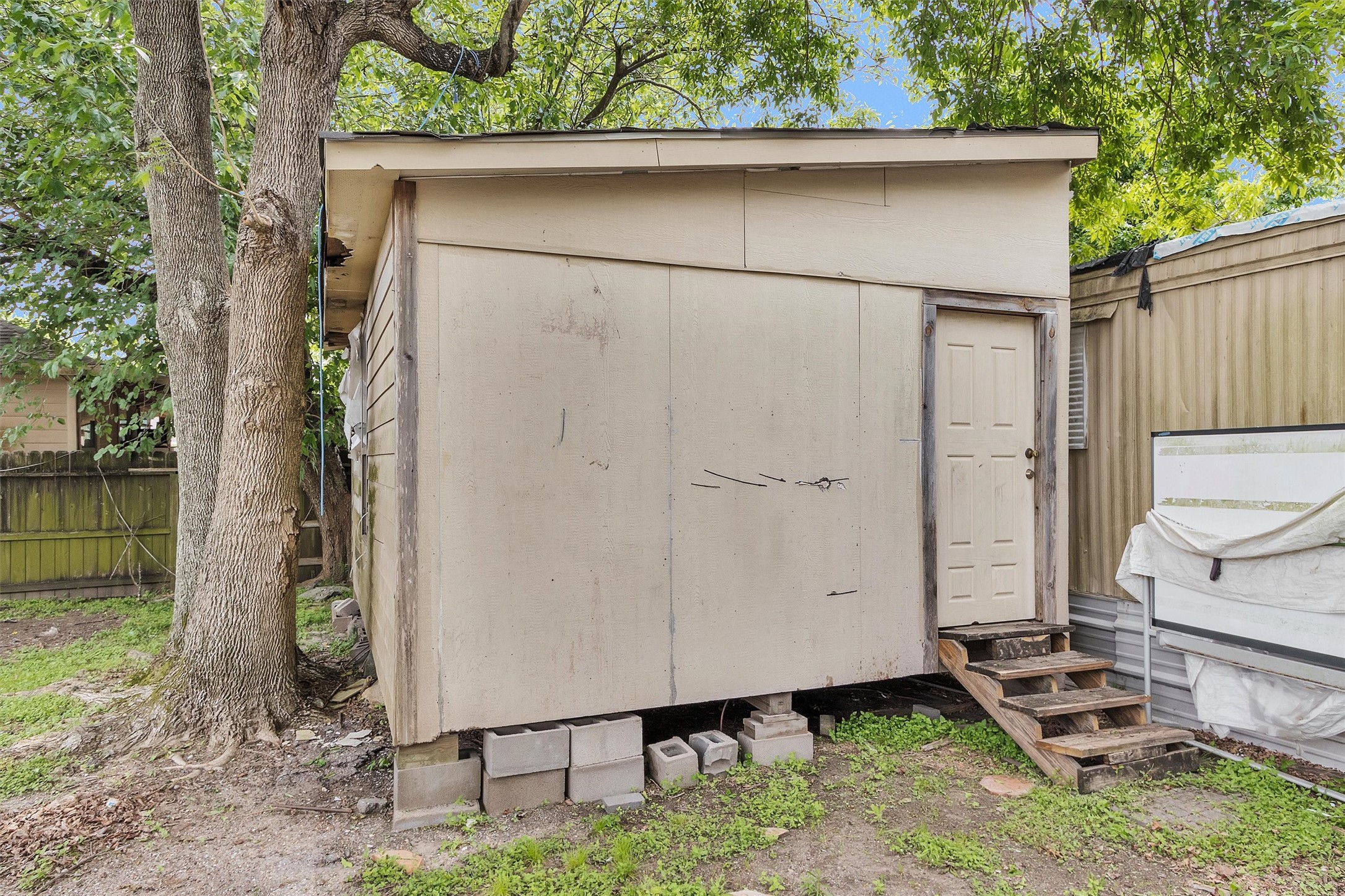 9650 E Hardy Road Property Photo 9