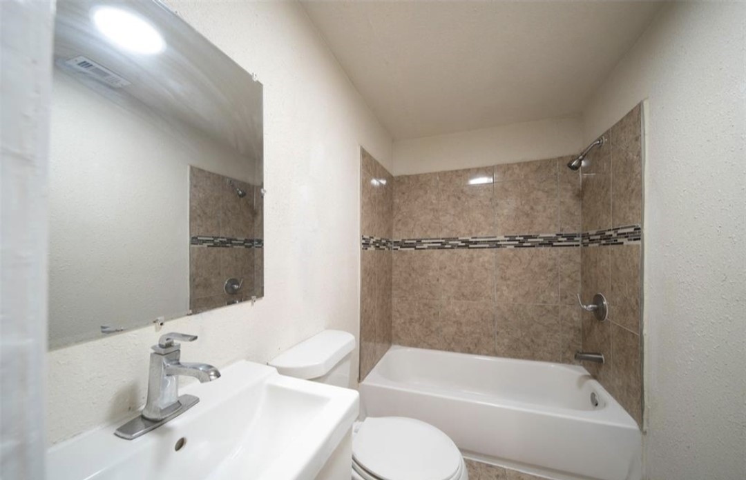 12115 Segrest A Drive Property Photo 4