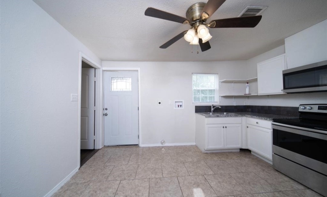 12115 Segrest A Drive Property Photo 12