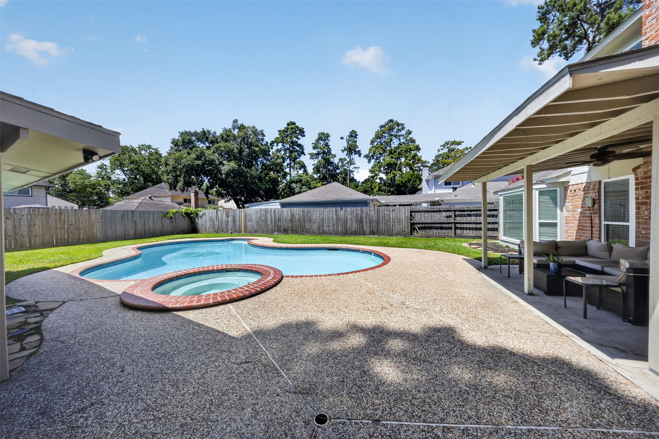 5211 Nodaway Lane Property Photo 1