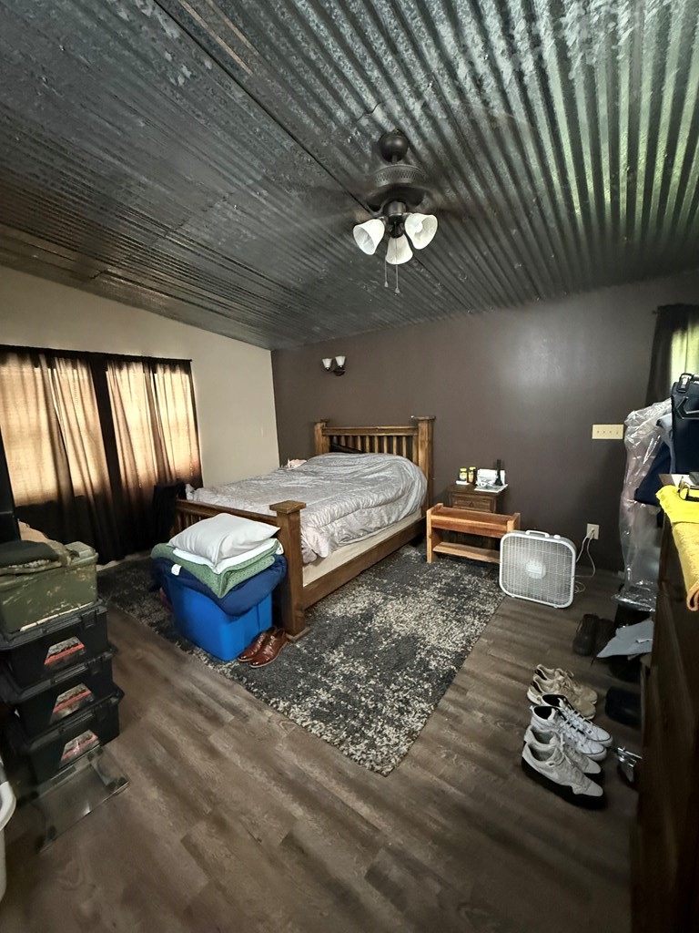 310 W Harris Property Photo 8
