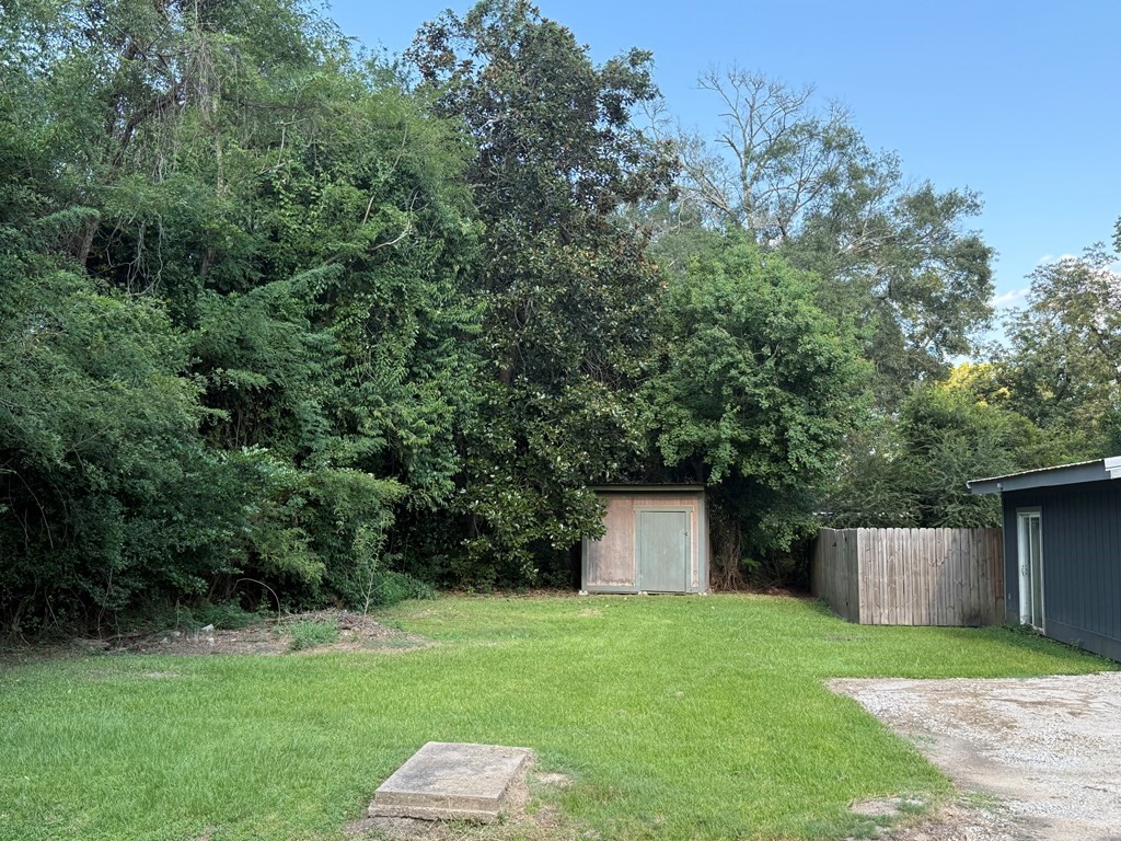 310 W Harris Property Photo 18