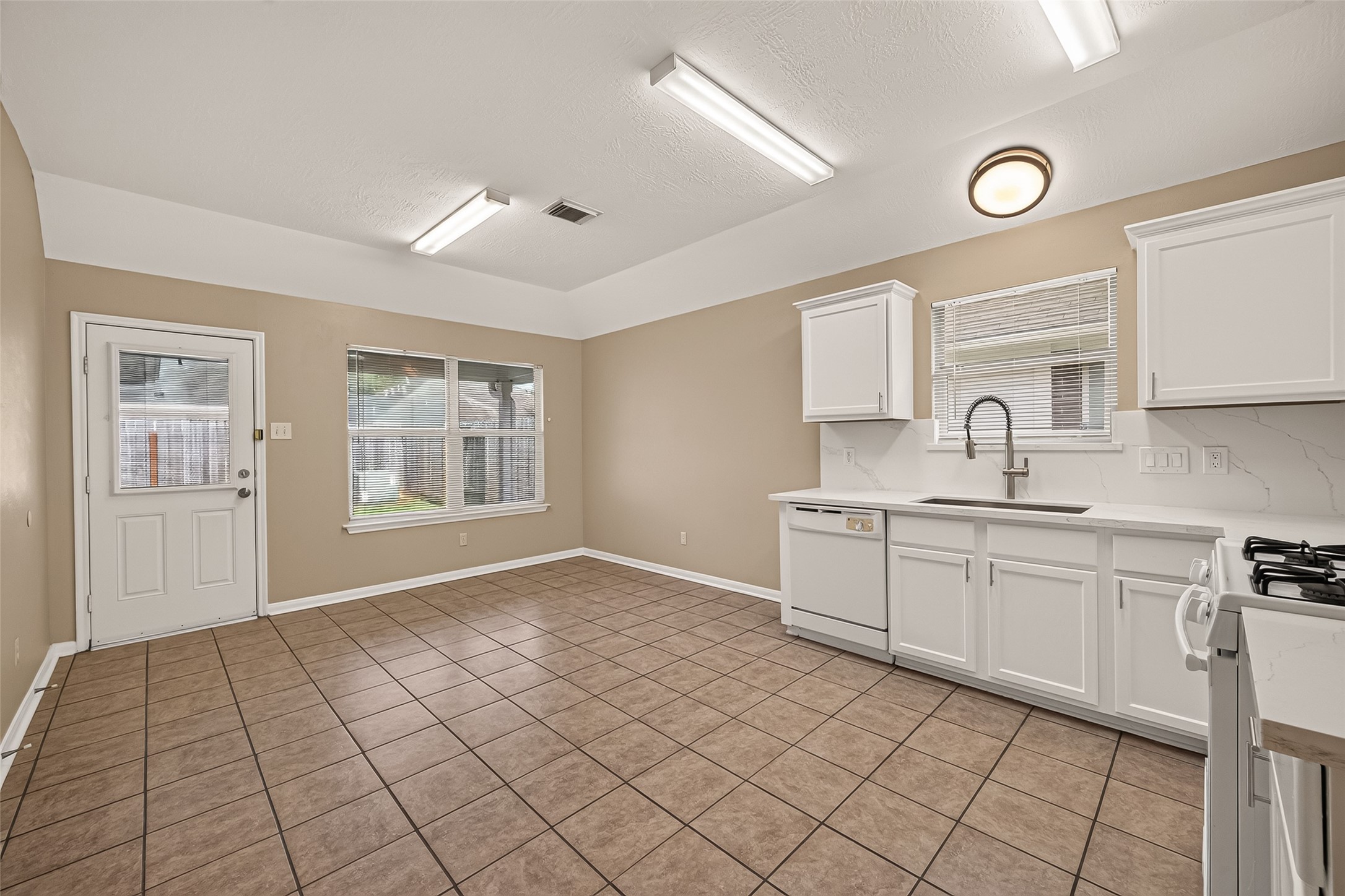 3418 W Rainmill Drive Property Photo 12