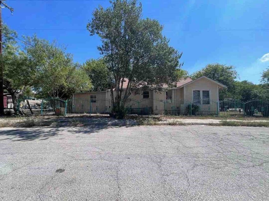 345 Matthews Avenue Property Photo 1
