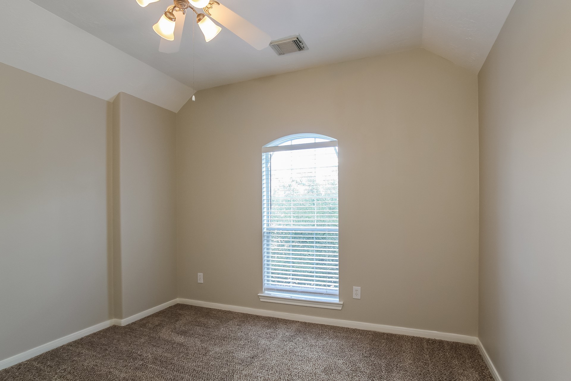 20746 Oakhurst Trails Drive Property Photo 10