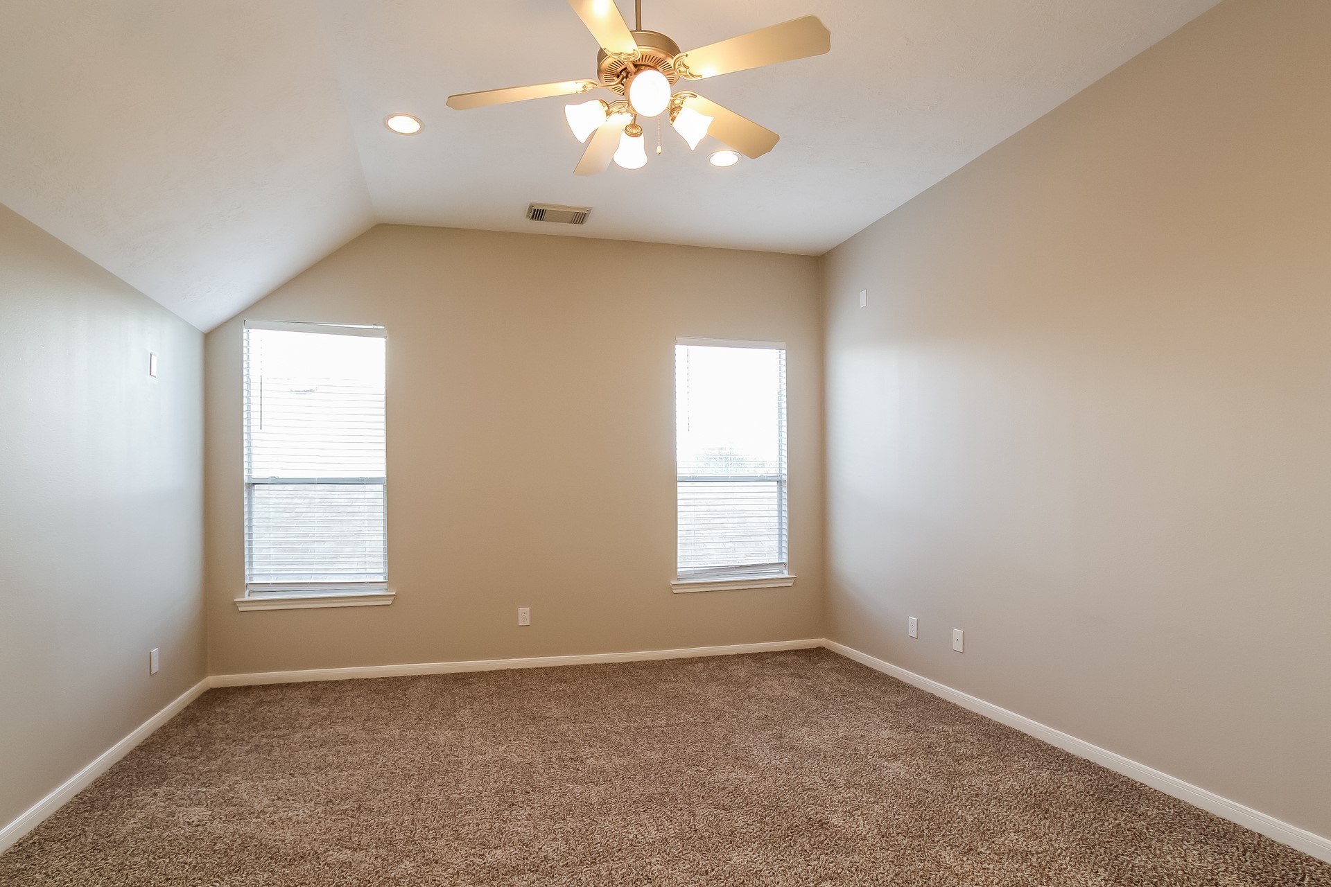 20746 Oakhurst Trails Drive Property Photo 11