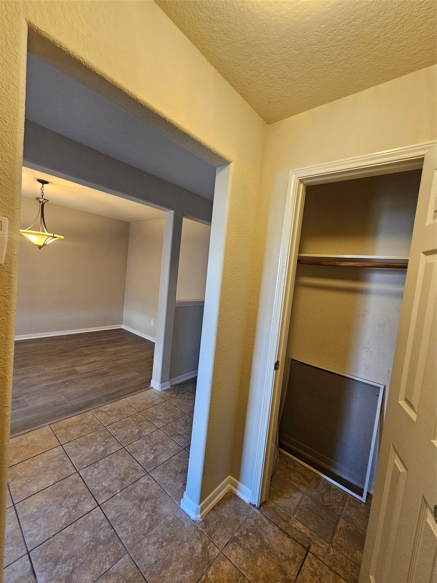 11015 Walkup Way Property Photo 4