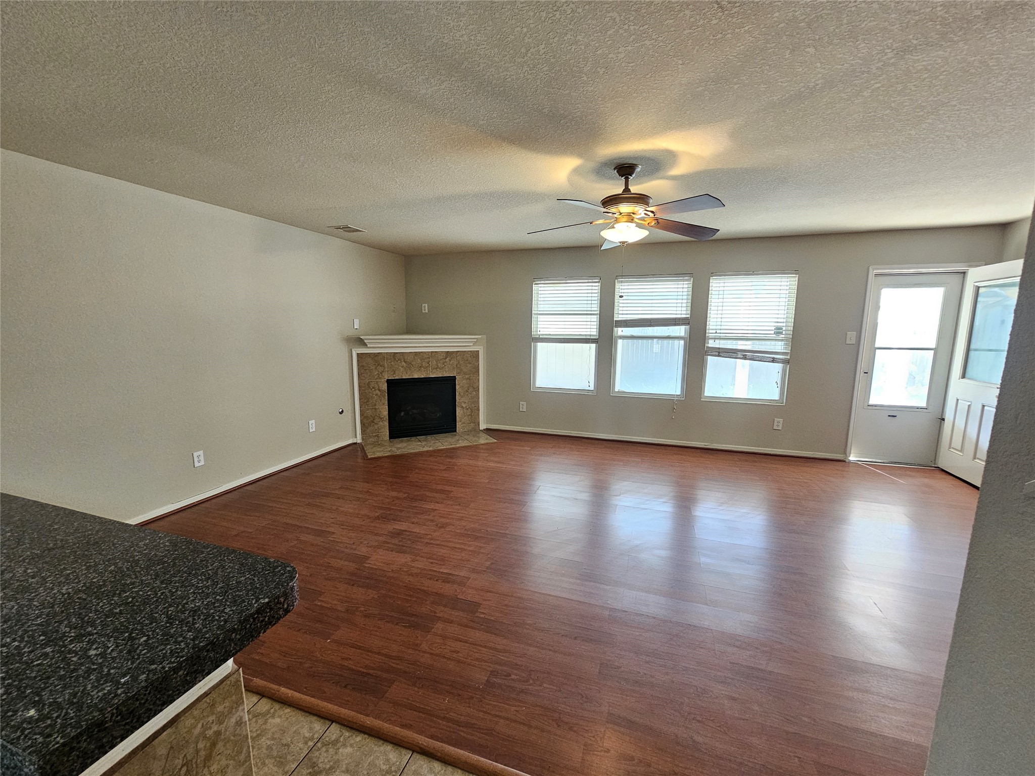 11015 Walkup Way Property Photo 8