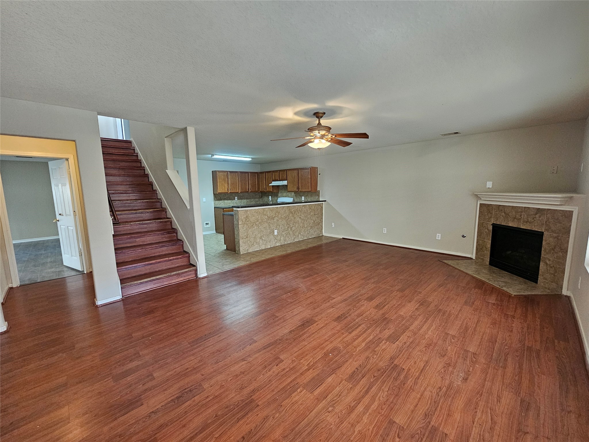 11015 Walkup Way Property Photo 9