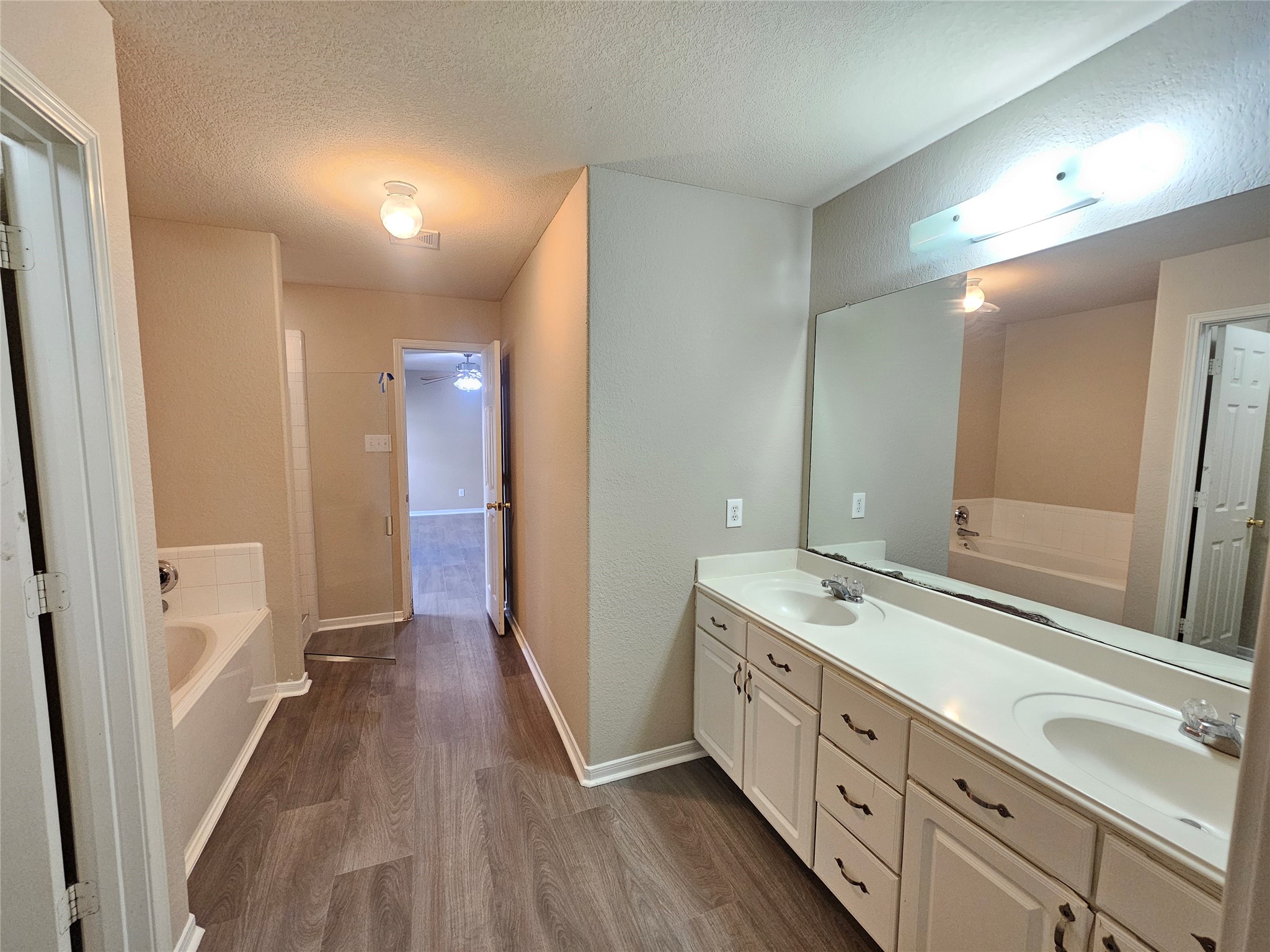 11015 Walkup Way Property Photo 12