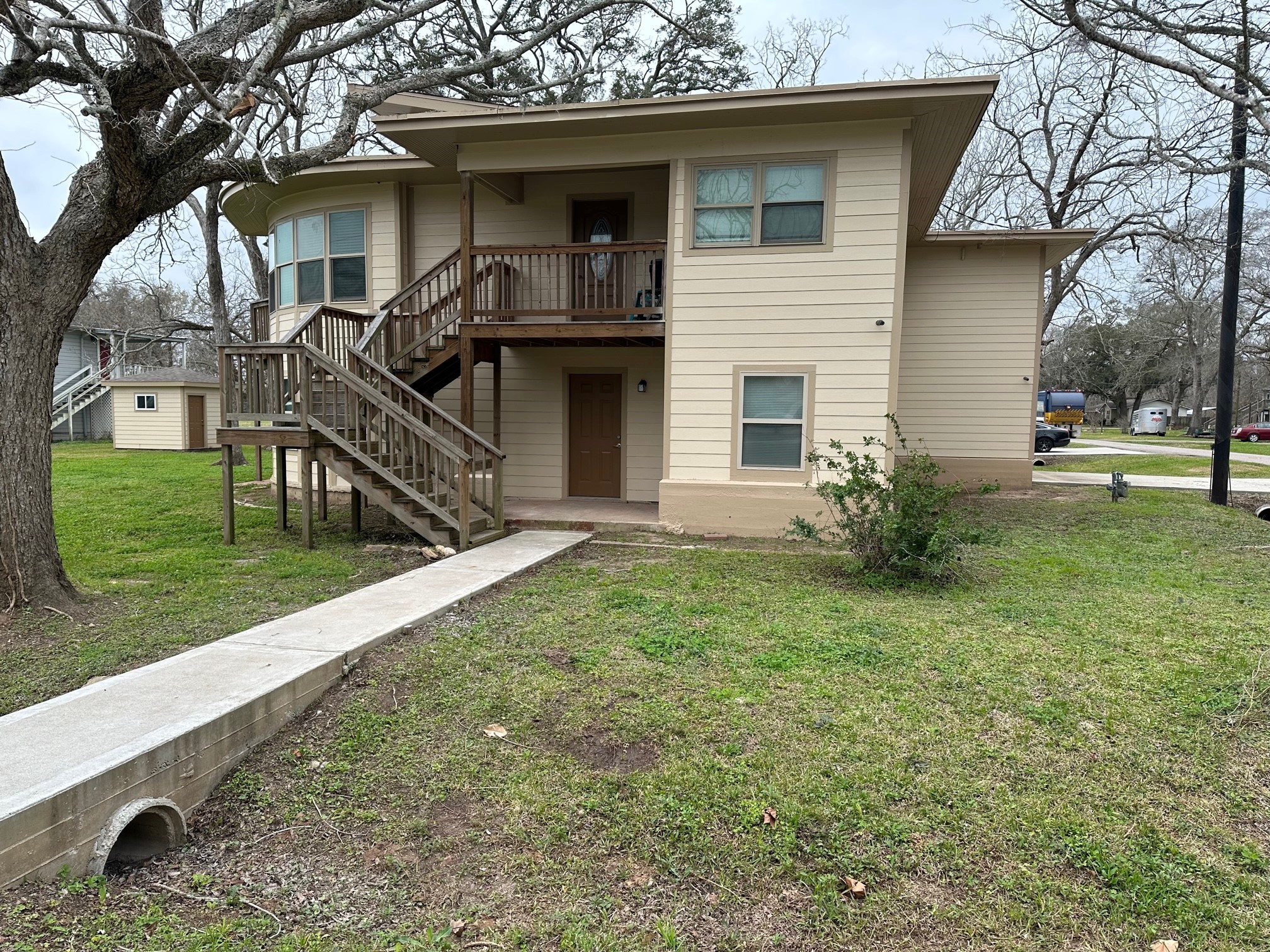 631 Live Oak Street Property Photo 1