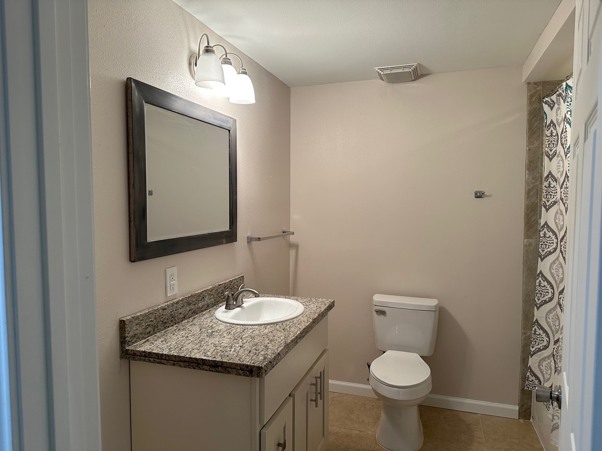 631 Live Oak Street Property Photo 9