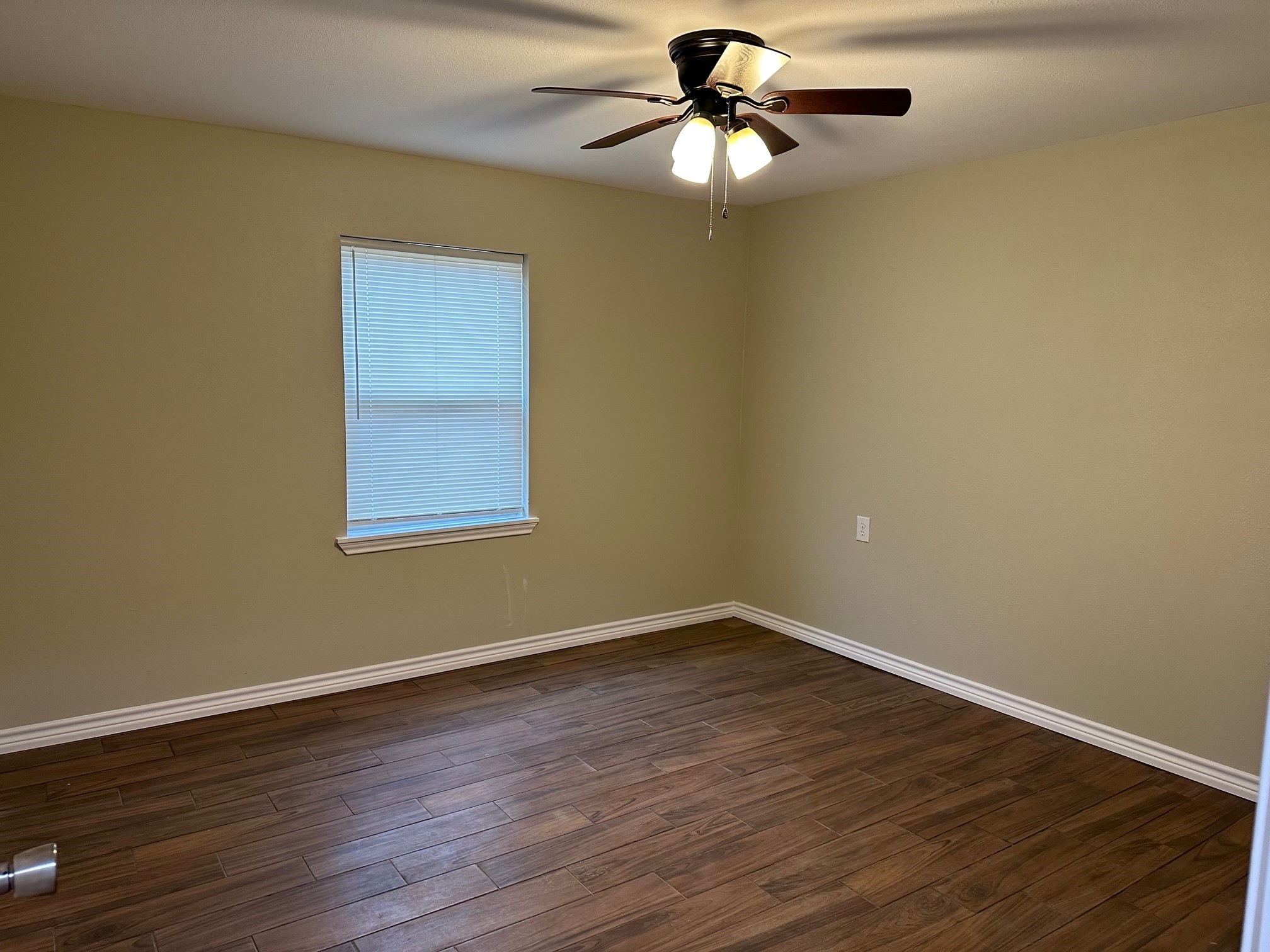 631 Live Oak Street Property Photo 10