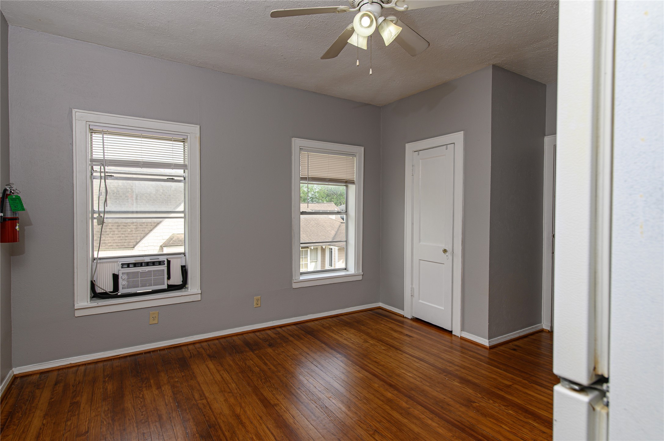 4620 Clay B Property Photo 3