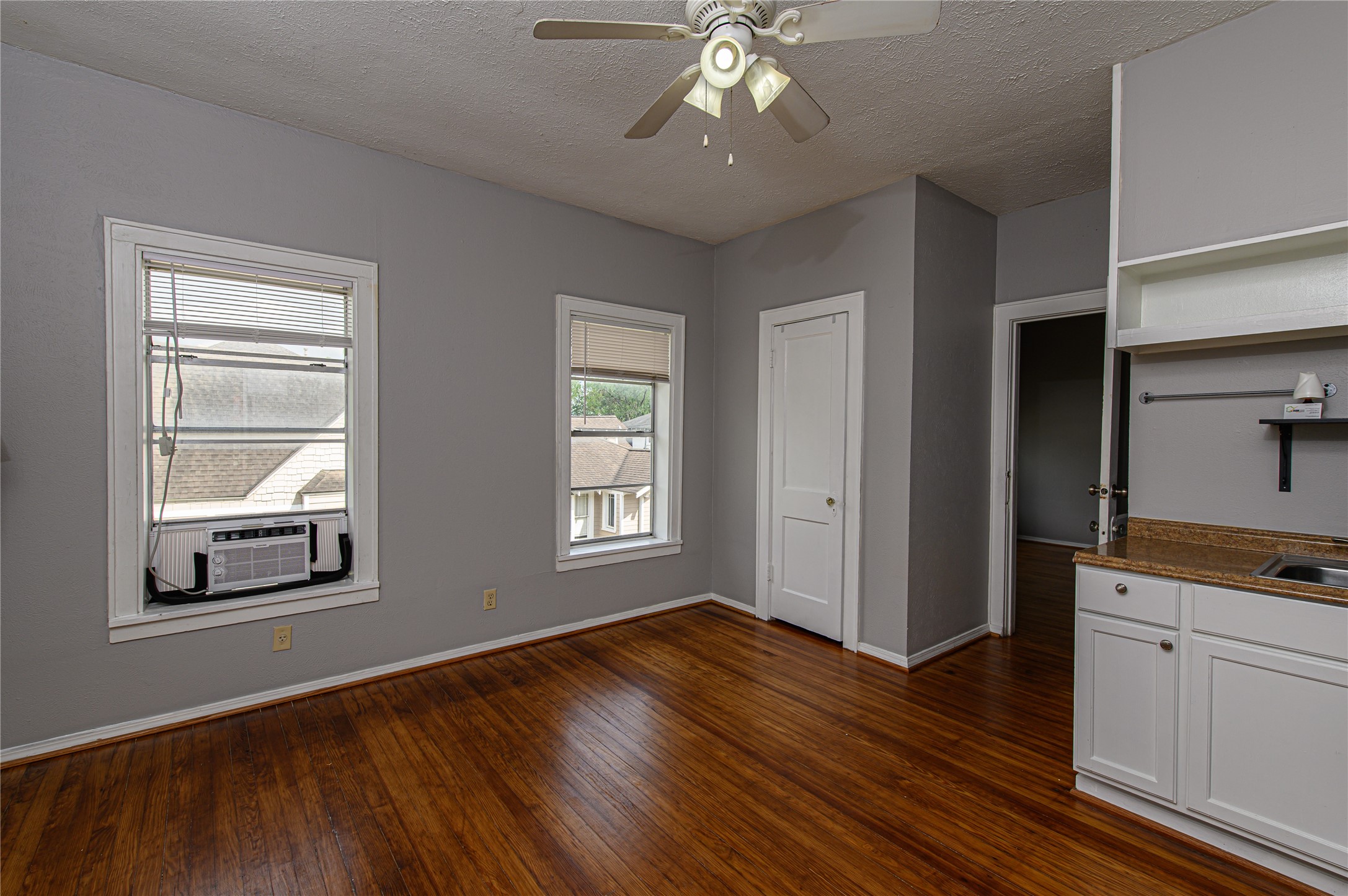 4620 Clay B Property Photo 4