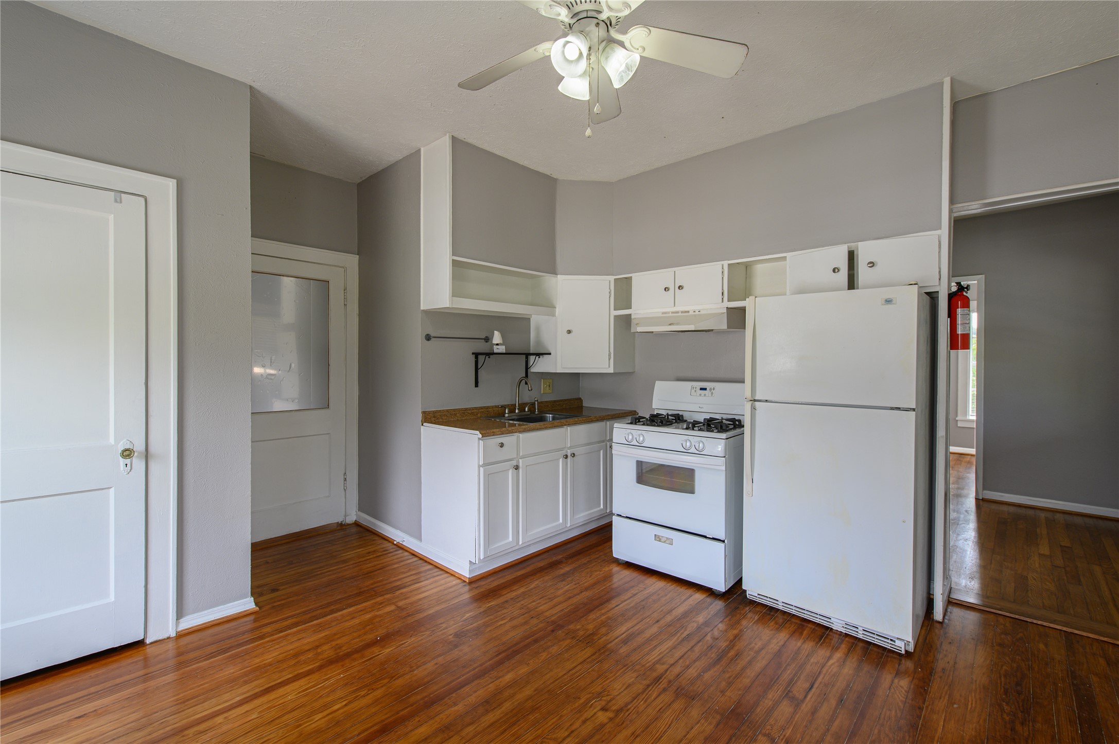 4620 Clay B Property Photo 5