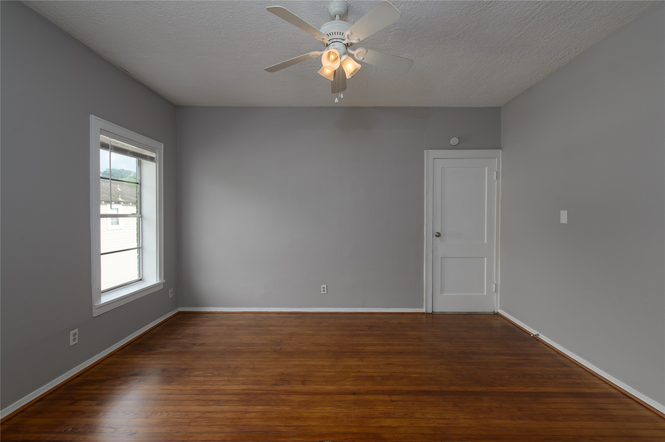 4620 Clay B Property Photo 6