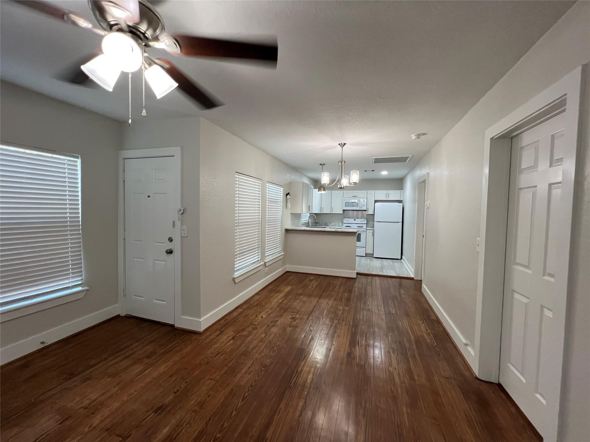 624 E Magnolia Street Property Photo 2