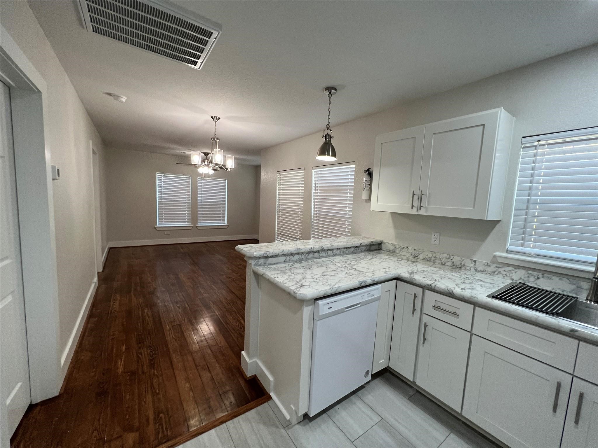 624 E Magnolia Street Property Photo 4