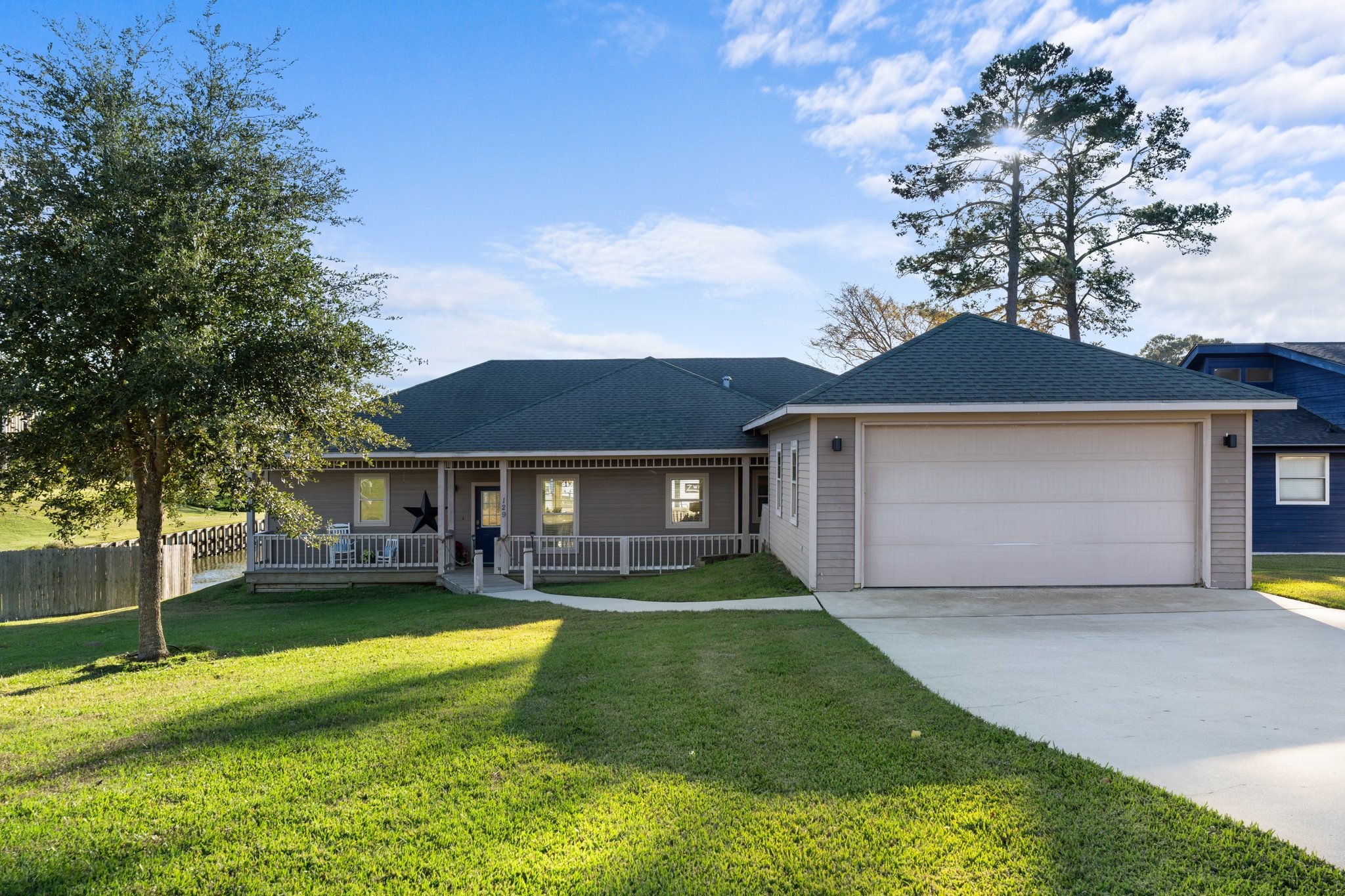129 Lakeshore Drive Property Photo