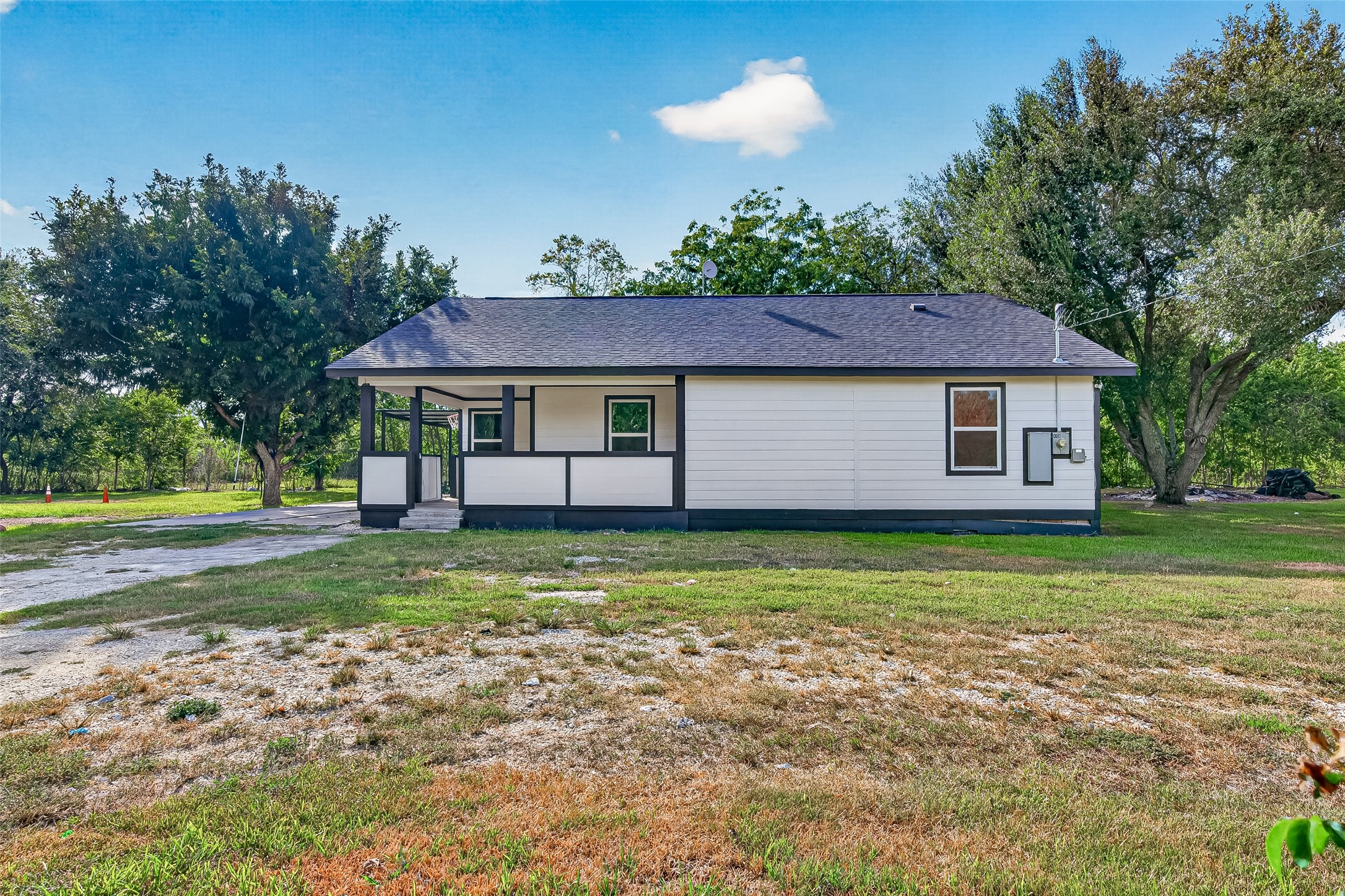 4739 Fm 1096 Road Property Photo 2