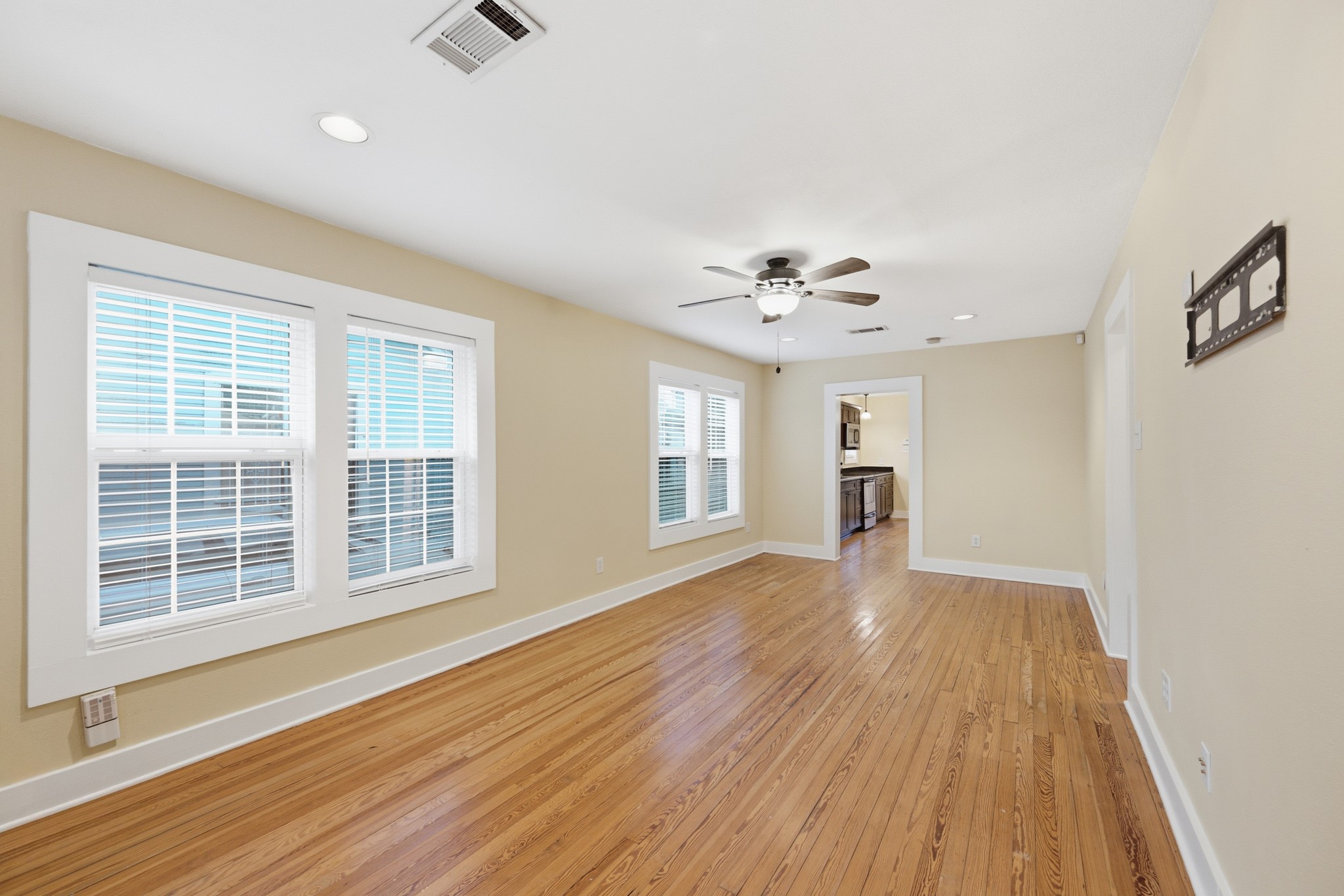 1112 Robbie Street Property Photo 12