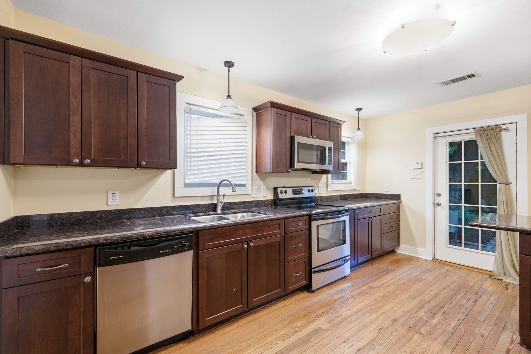 1112 Robbie Street Property Photo 17