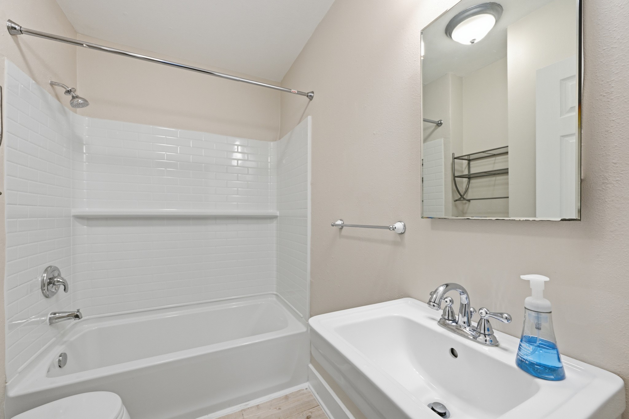 1112 Robbie Street Property Photo 24