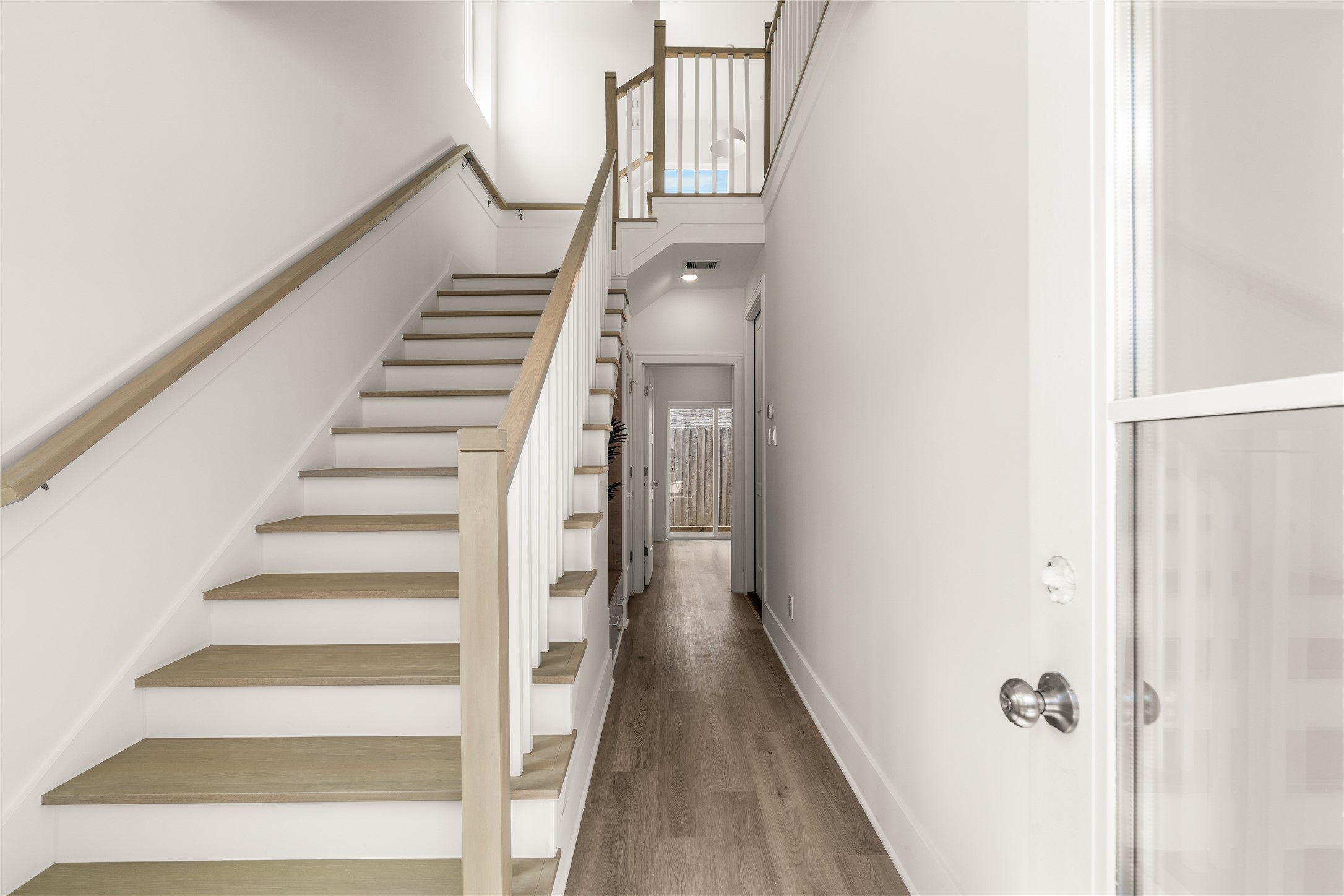 606 Skyland Terrace Way Property Photo 3