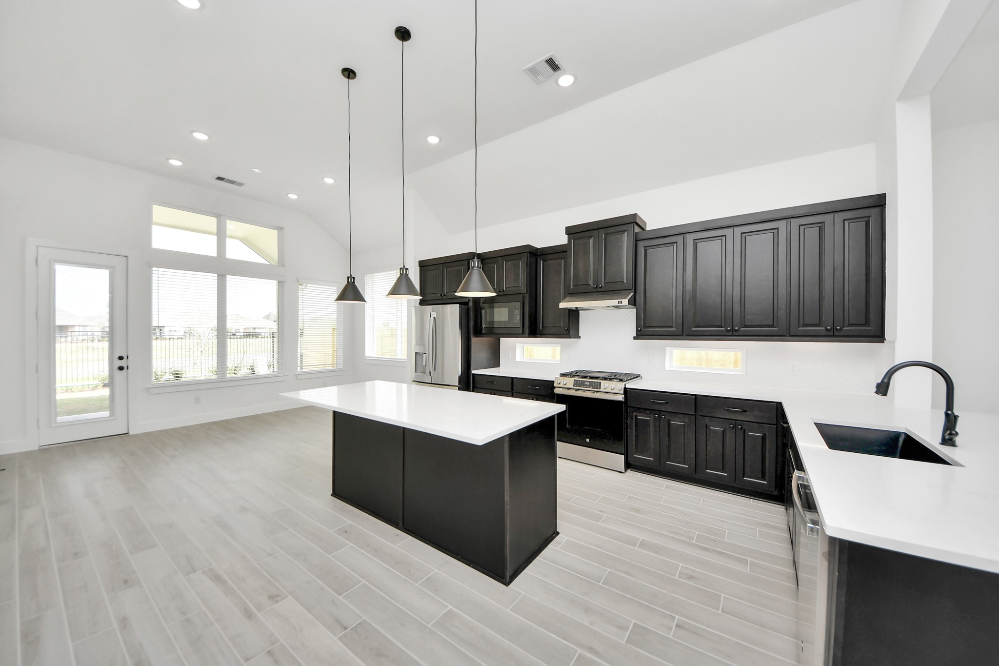 4727 Vaughan Way Property Photo 10
