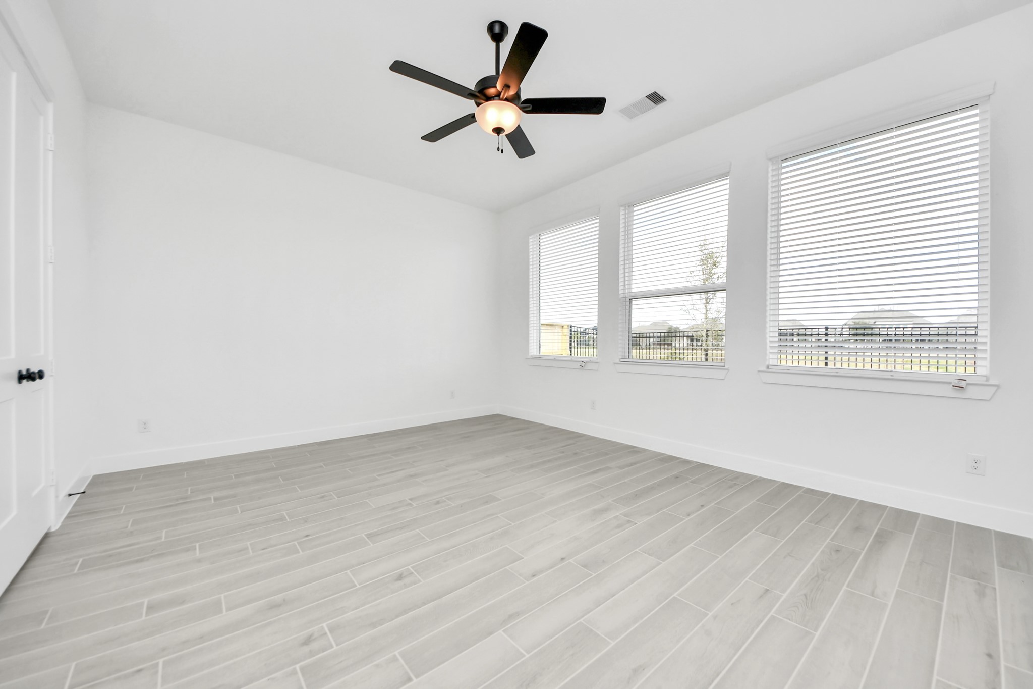 4727 Vaughan Way Property Photo 11