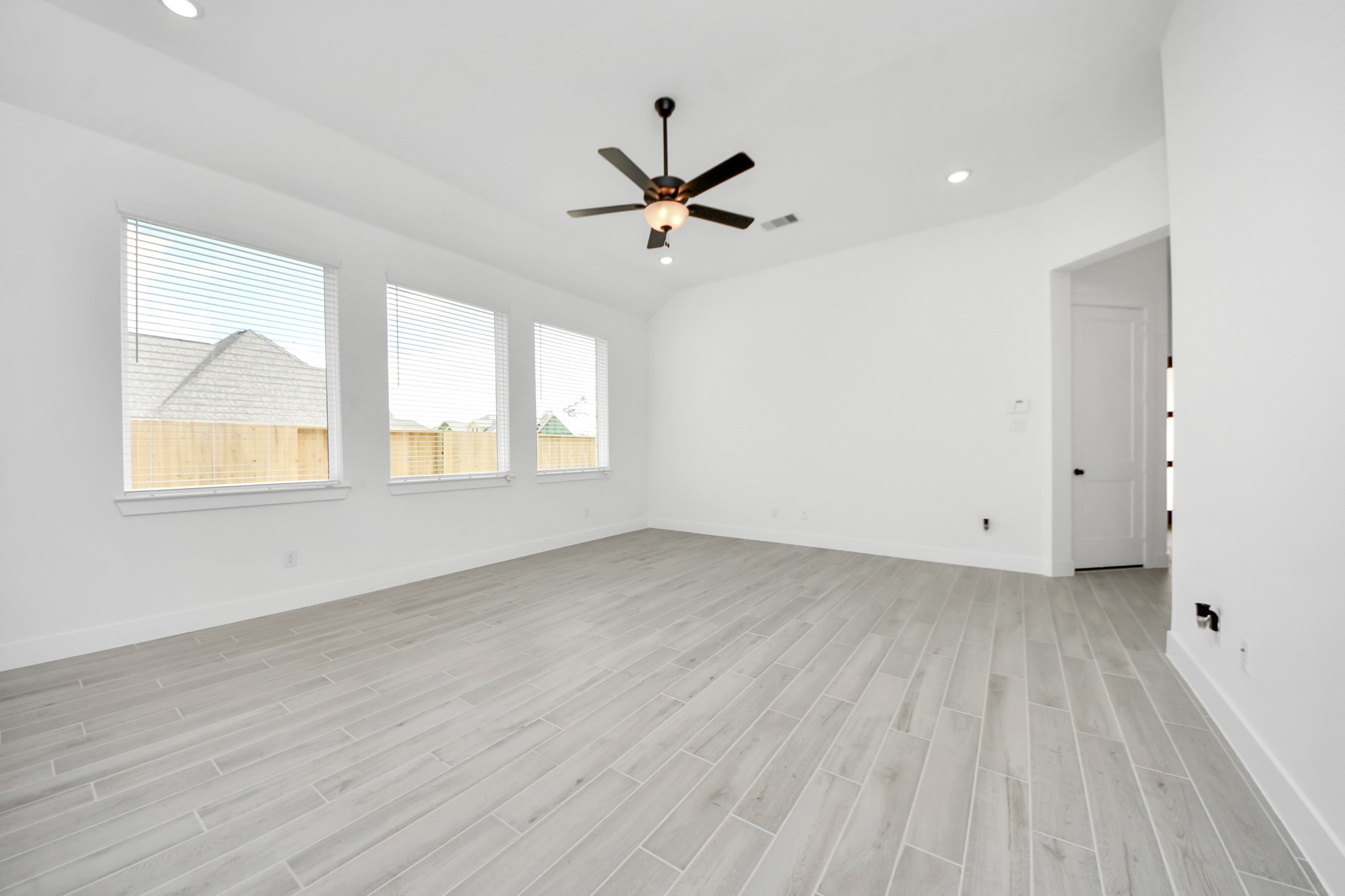 4727 Vaughan Way Property Photo 12